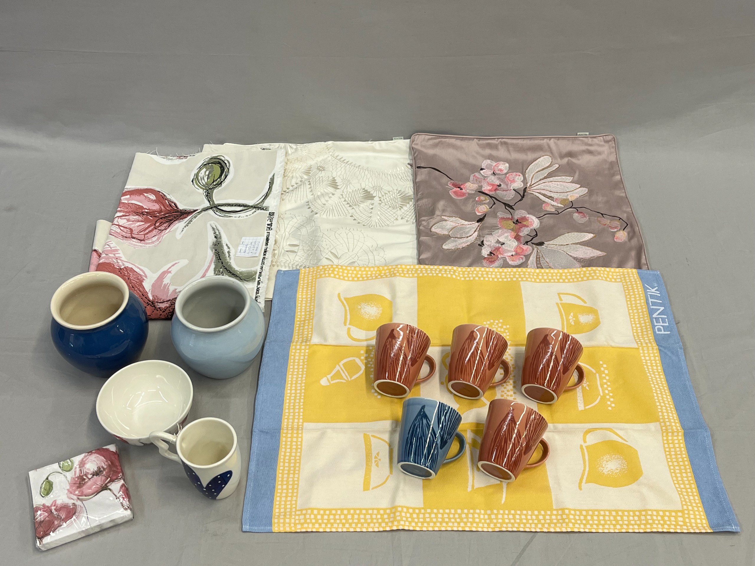 Pentik kupit, kankaat - Huutokauppa Ekman