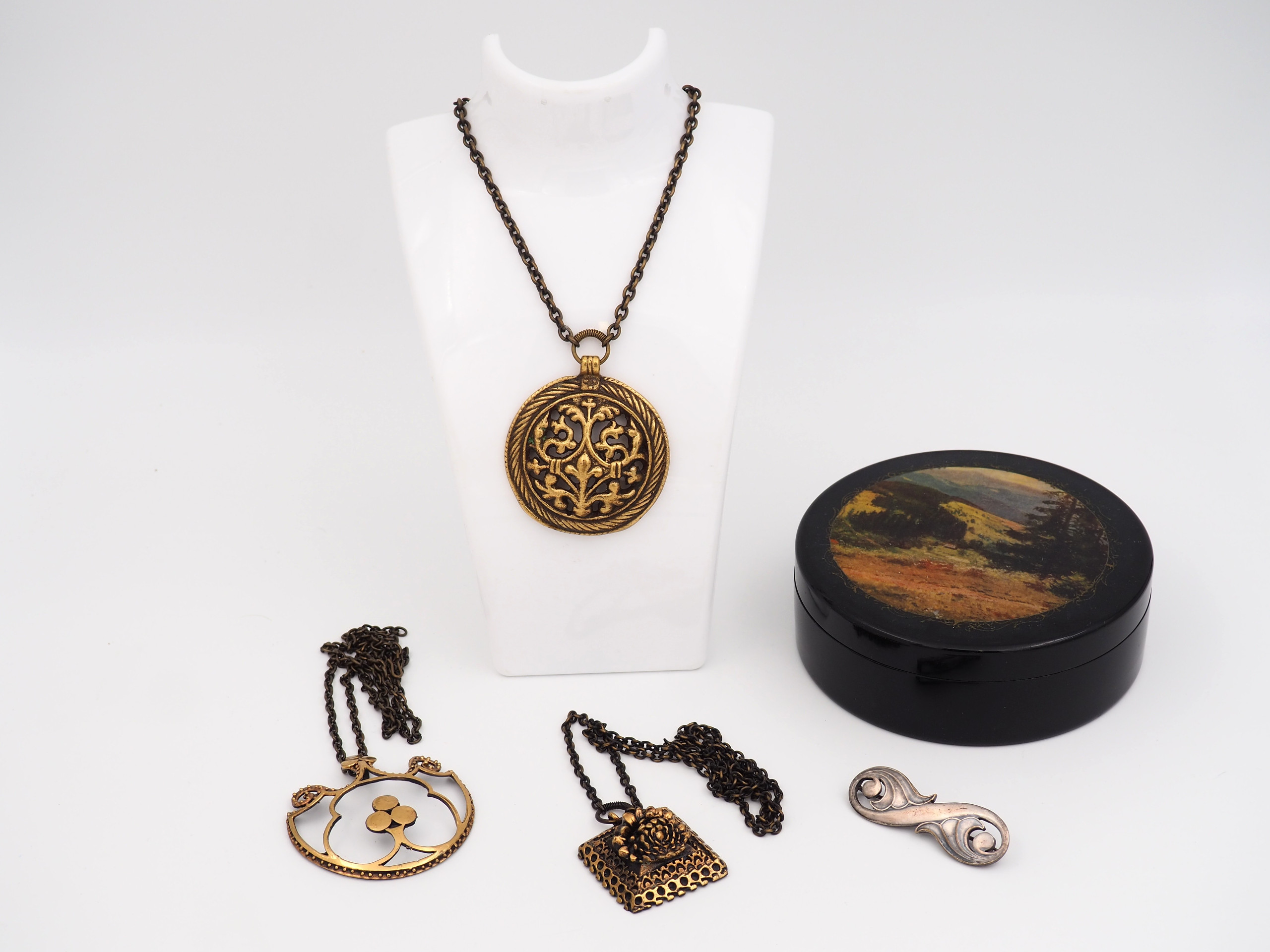 Pentti Sarpaneva ym. - Huutokauppa Ekman