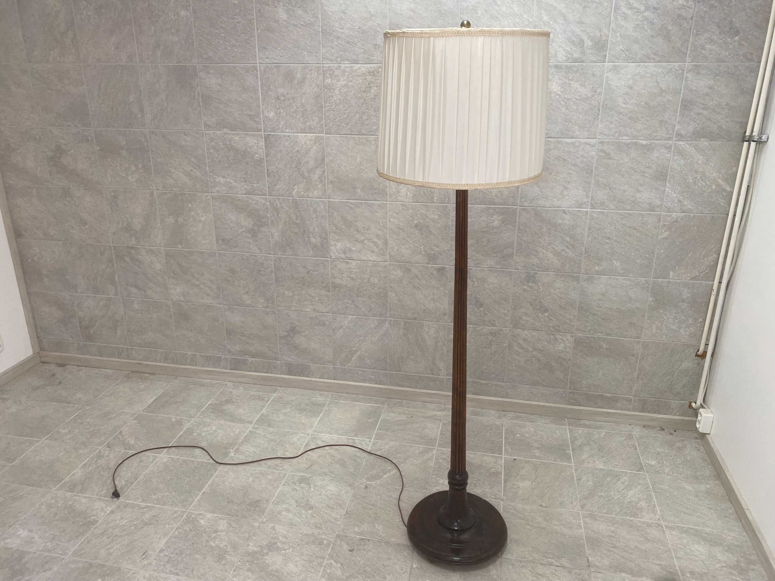 Jalkavalaisin - Huutokauppa Ekman