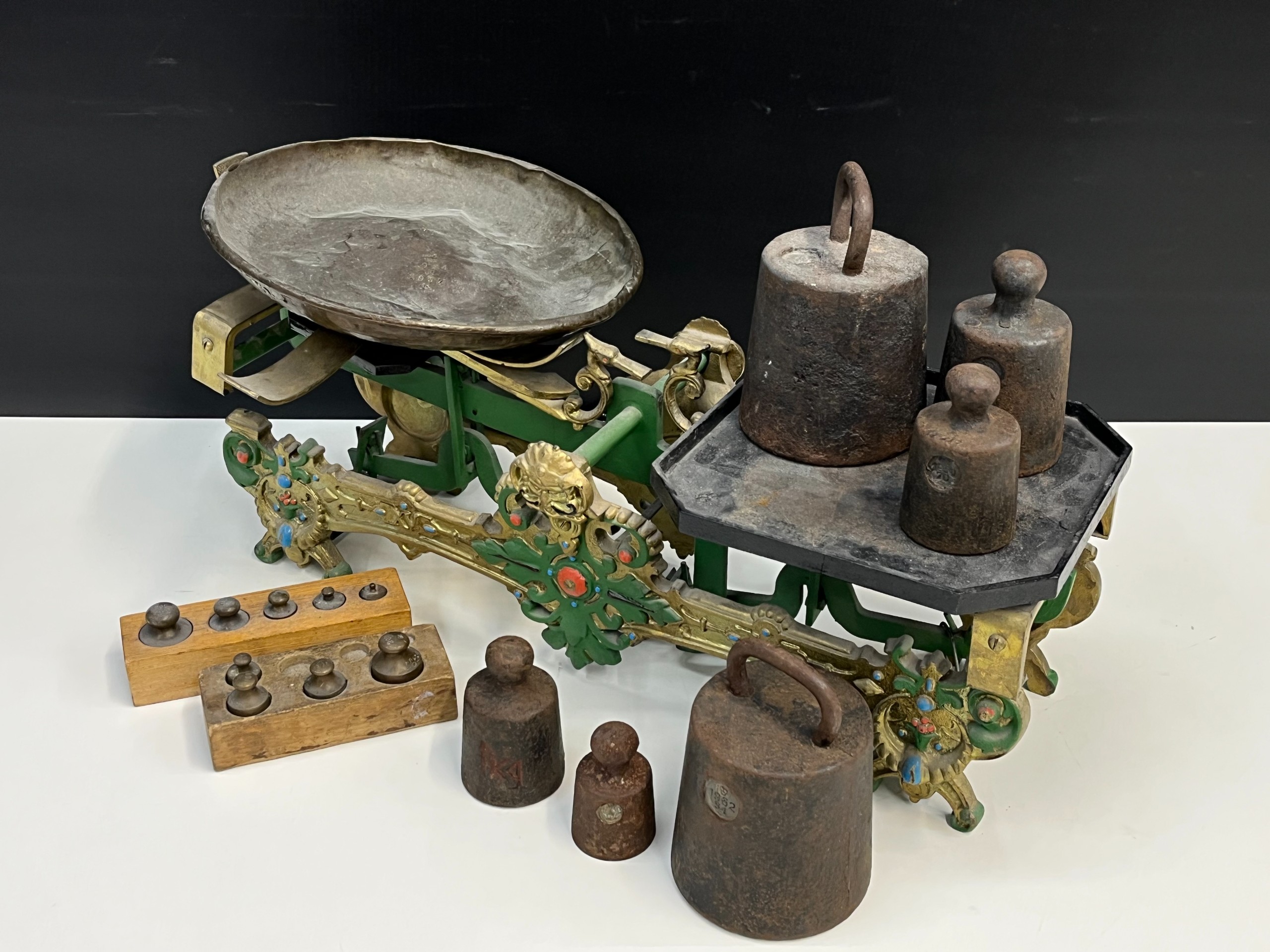 Vaaka, Punnukset - Huutokauppa Ekman