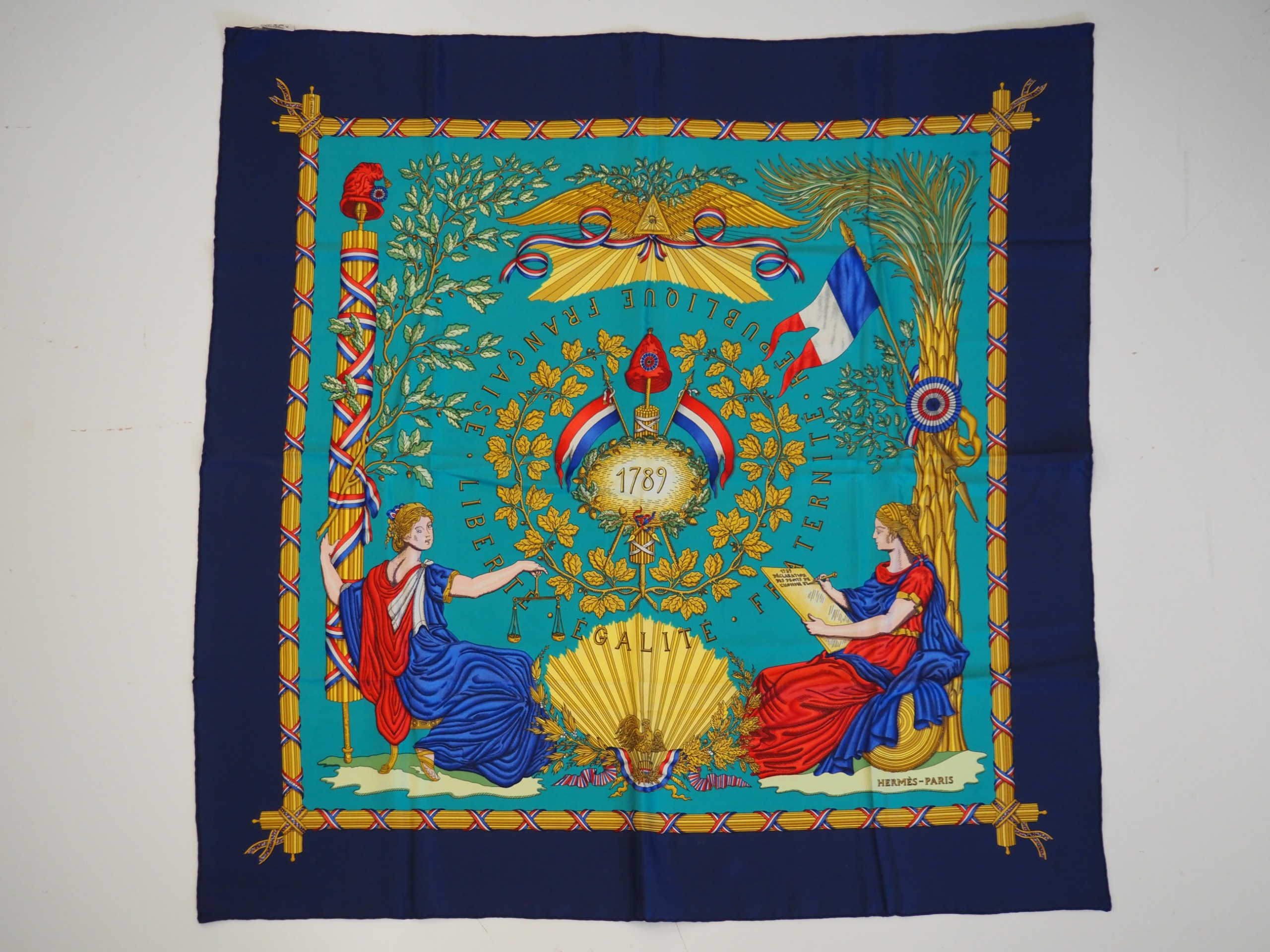 Hermès huivi - Huutokauppa Ekman