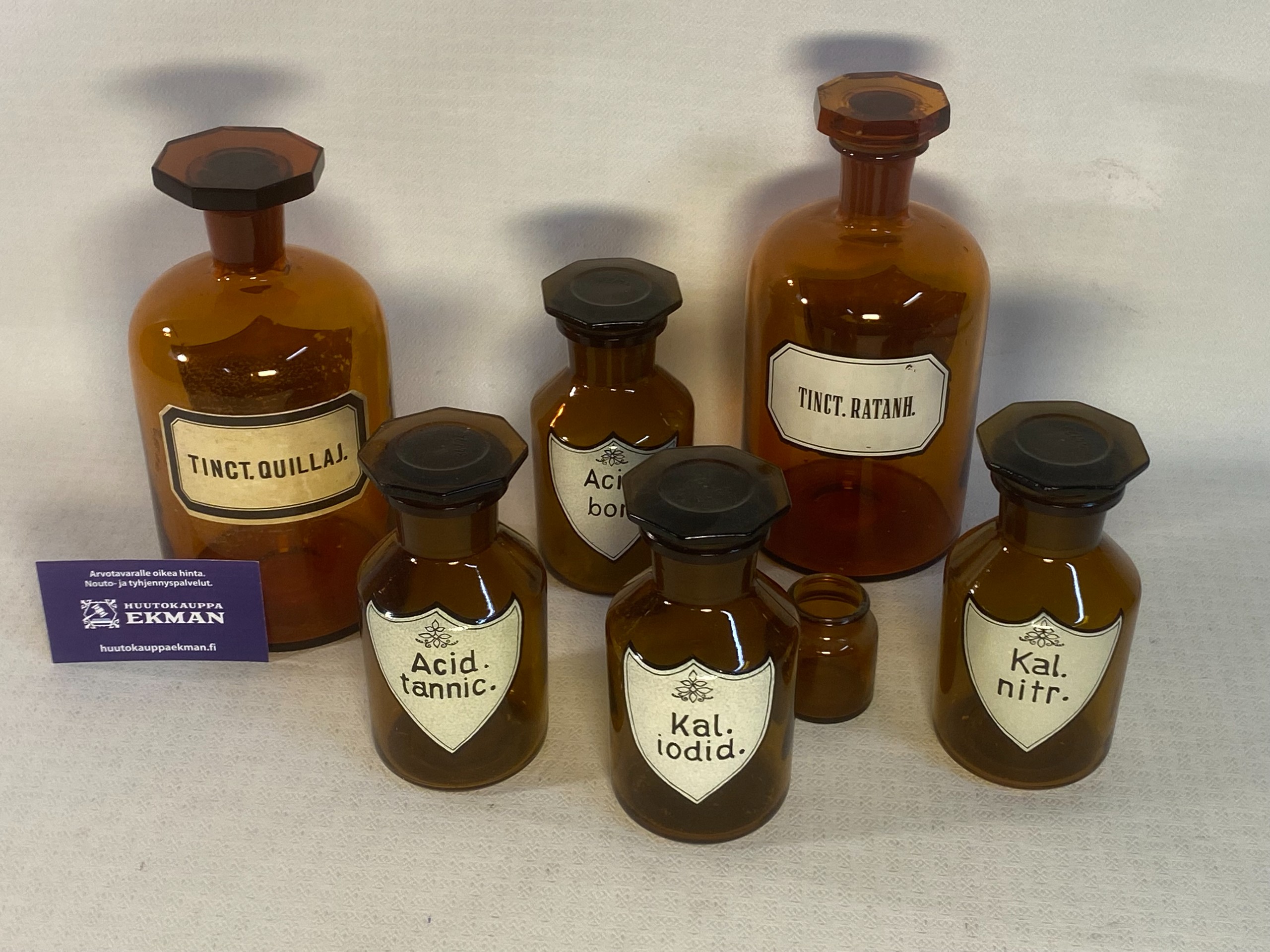Apteekkipullot - Huutokauppa Ekman