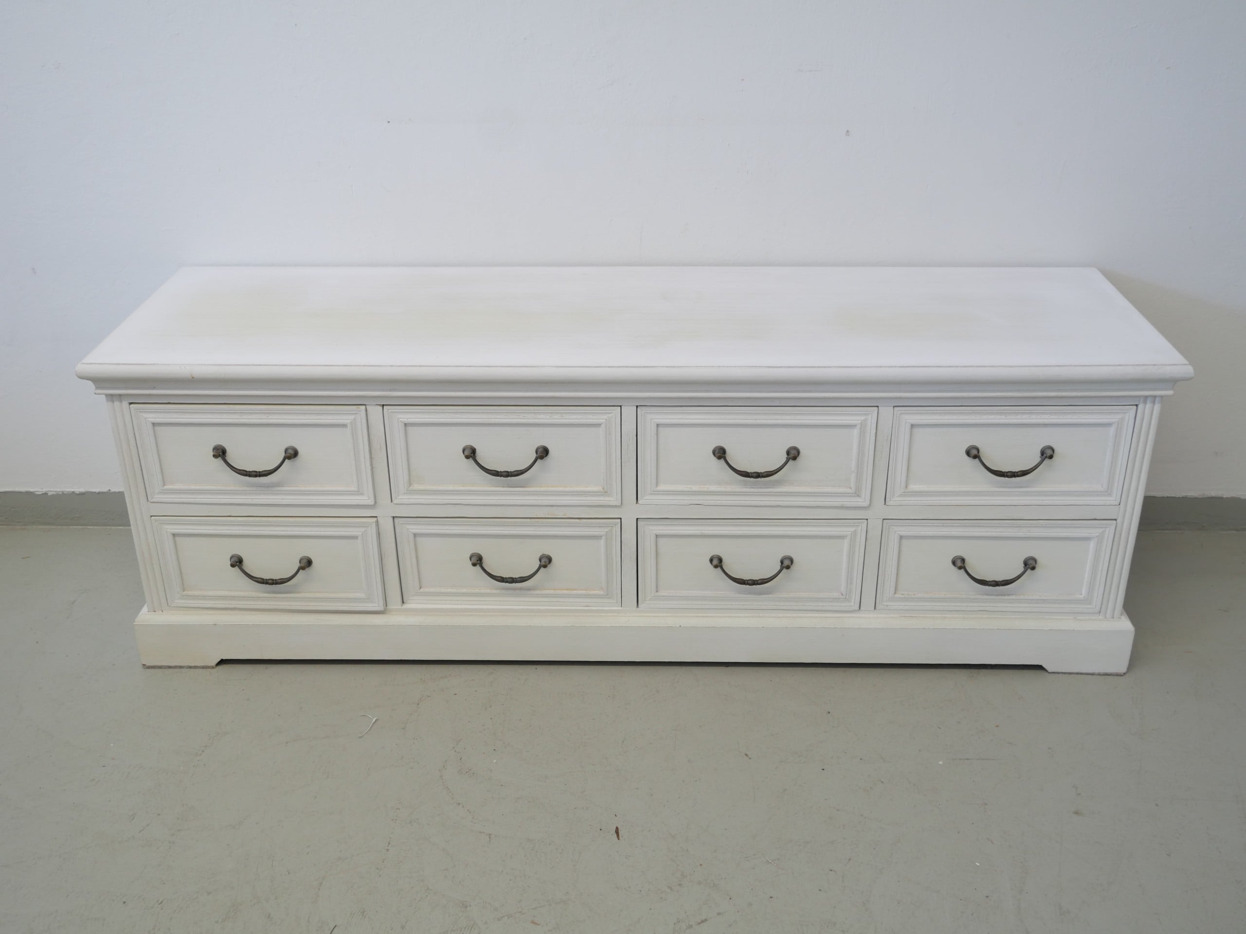 *Laatikosto - Huutokauppa Ekman