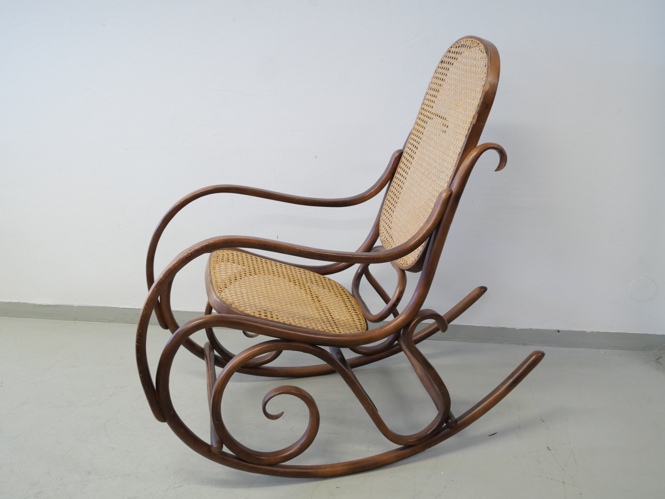 *Keinutuoli - Huutokauppa Ekman