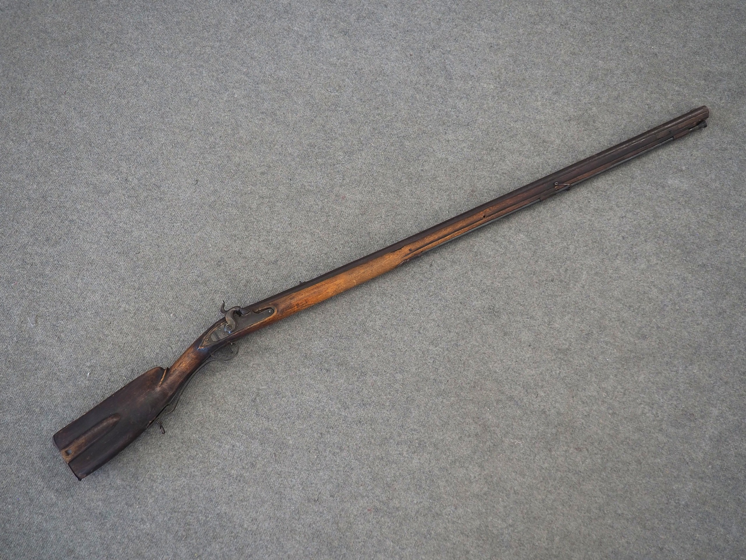 Mustaruutipyssy - Huutokauppa Ekman