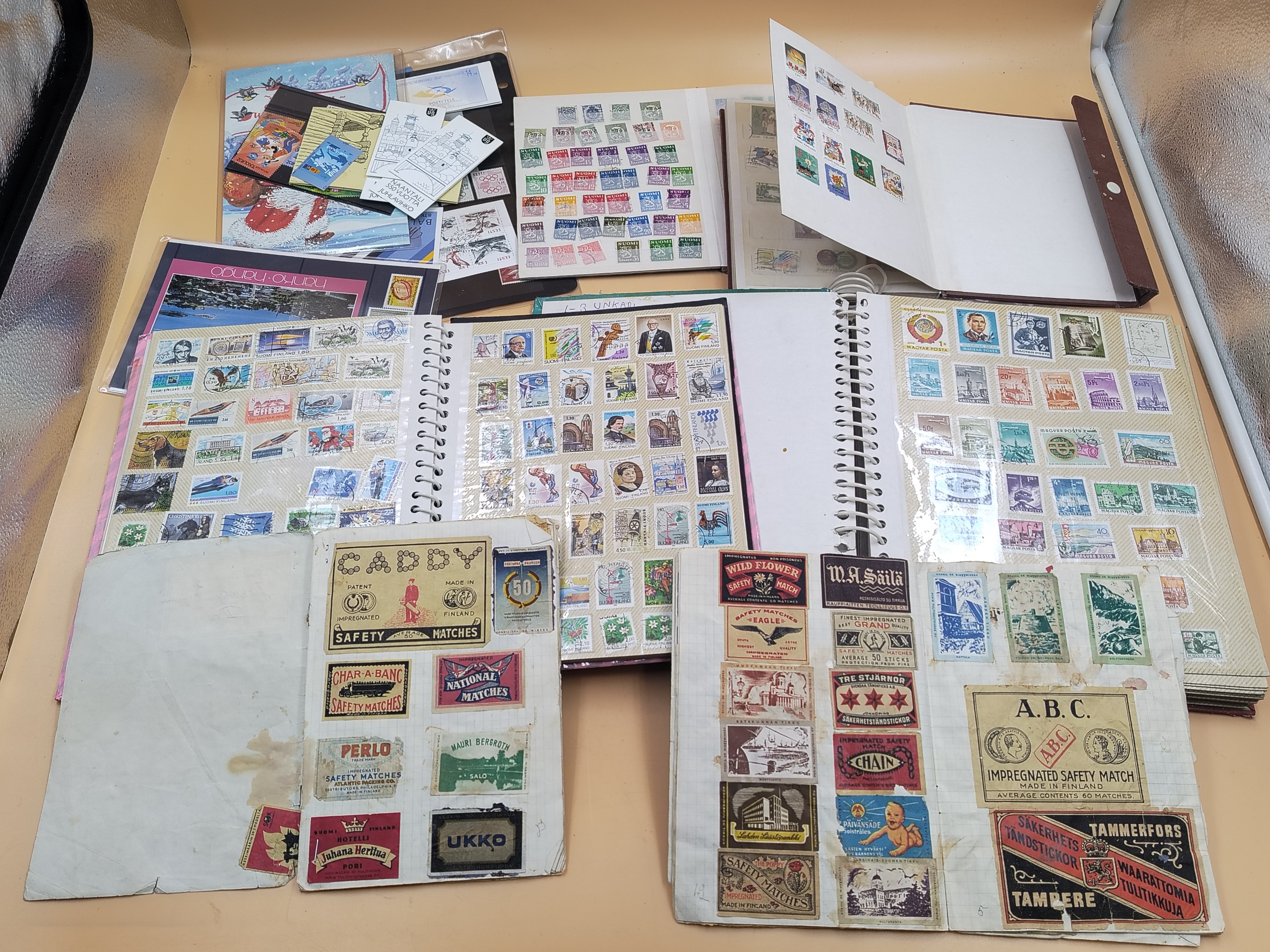 Postimerkit ym. - Huutokauppa Ekman