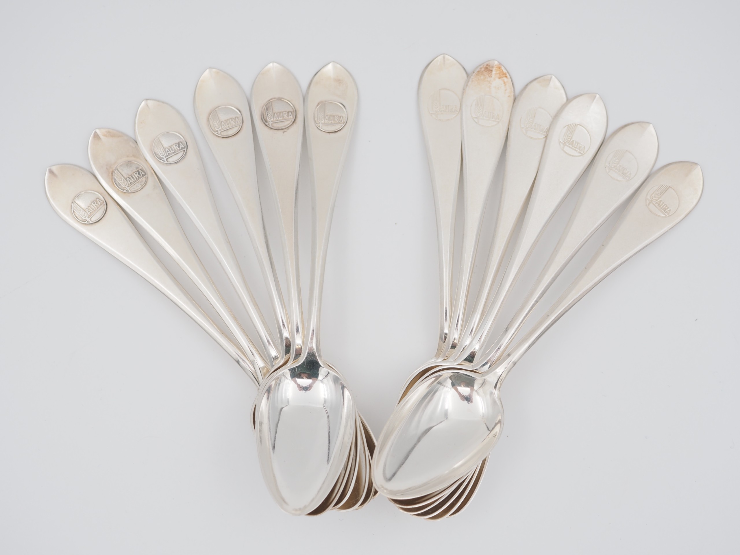 Hopealusikat - Huutokauppa Ekman