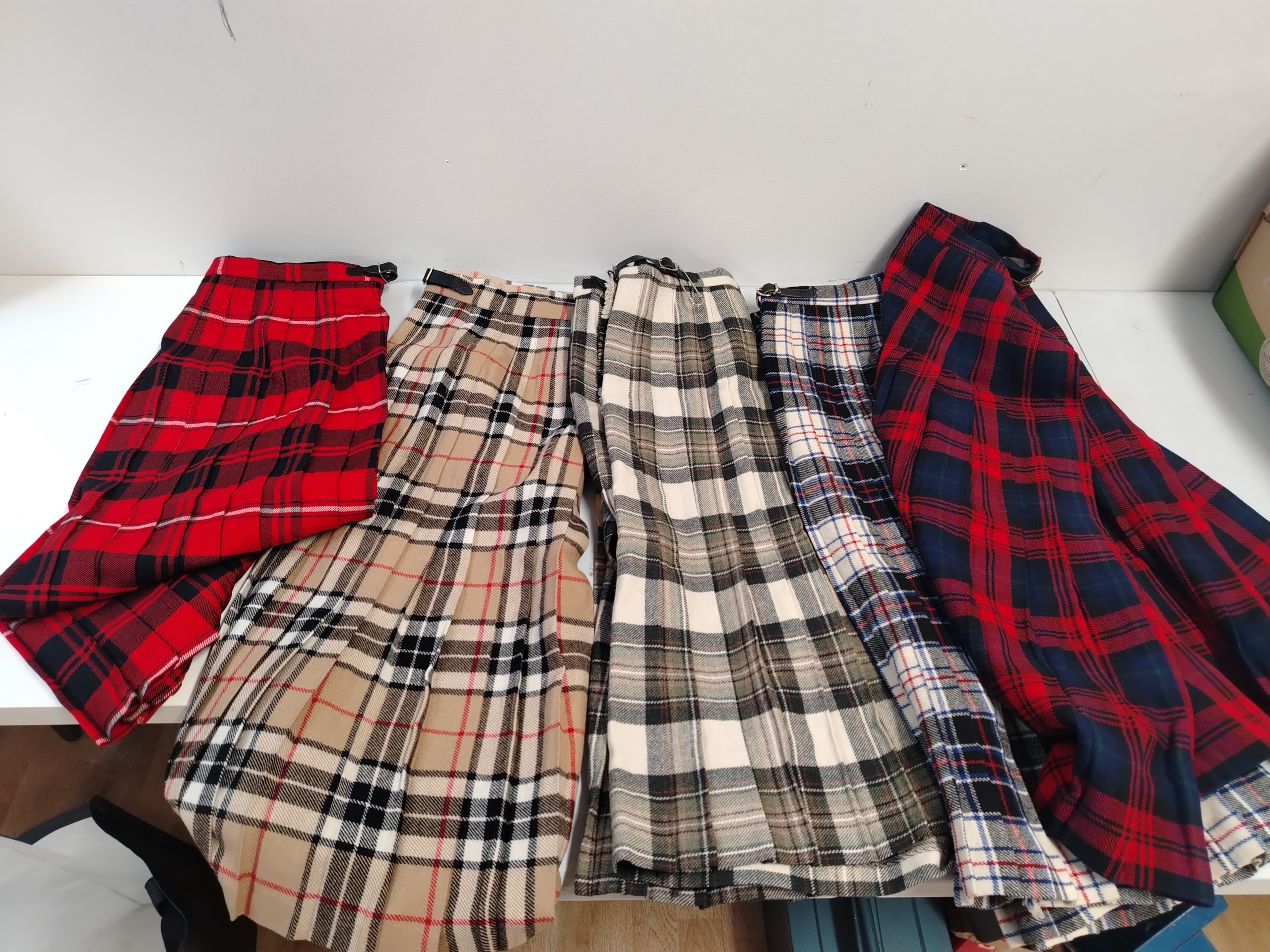 Skotti hameet - Huutokauppa Ekman