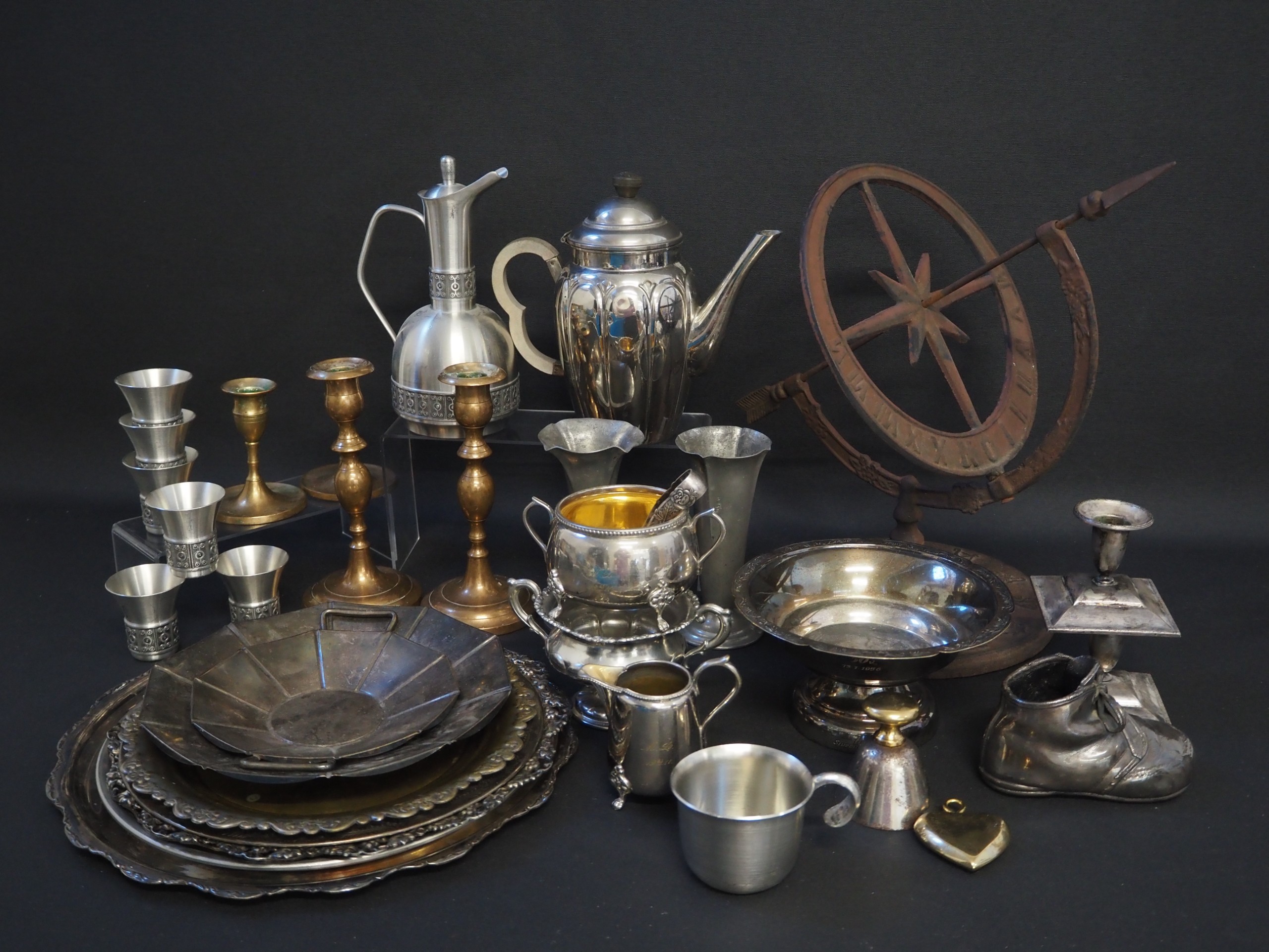 Aurinkokello ym. - Huutokauppa Ekman