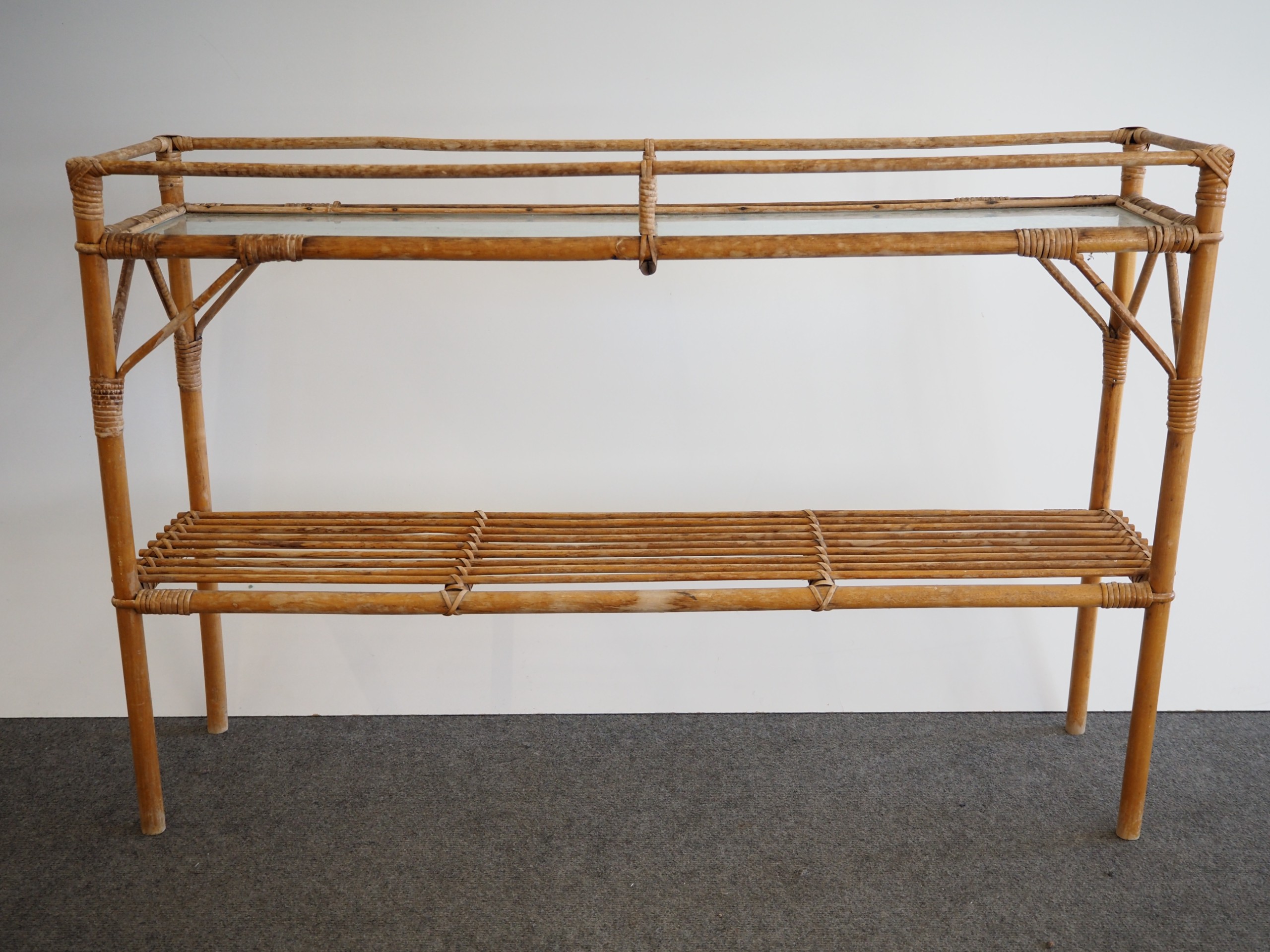 Rottinki kukkapöytä - Huutokauppa Ekman