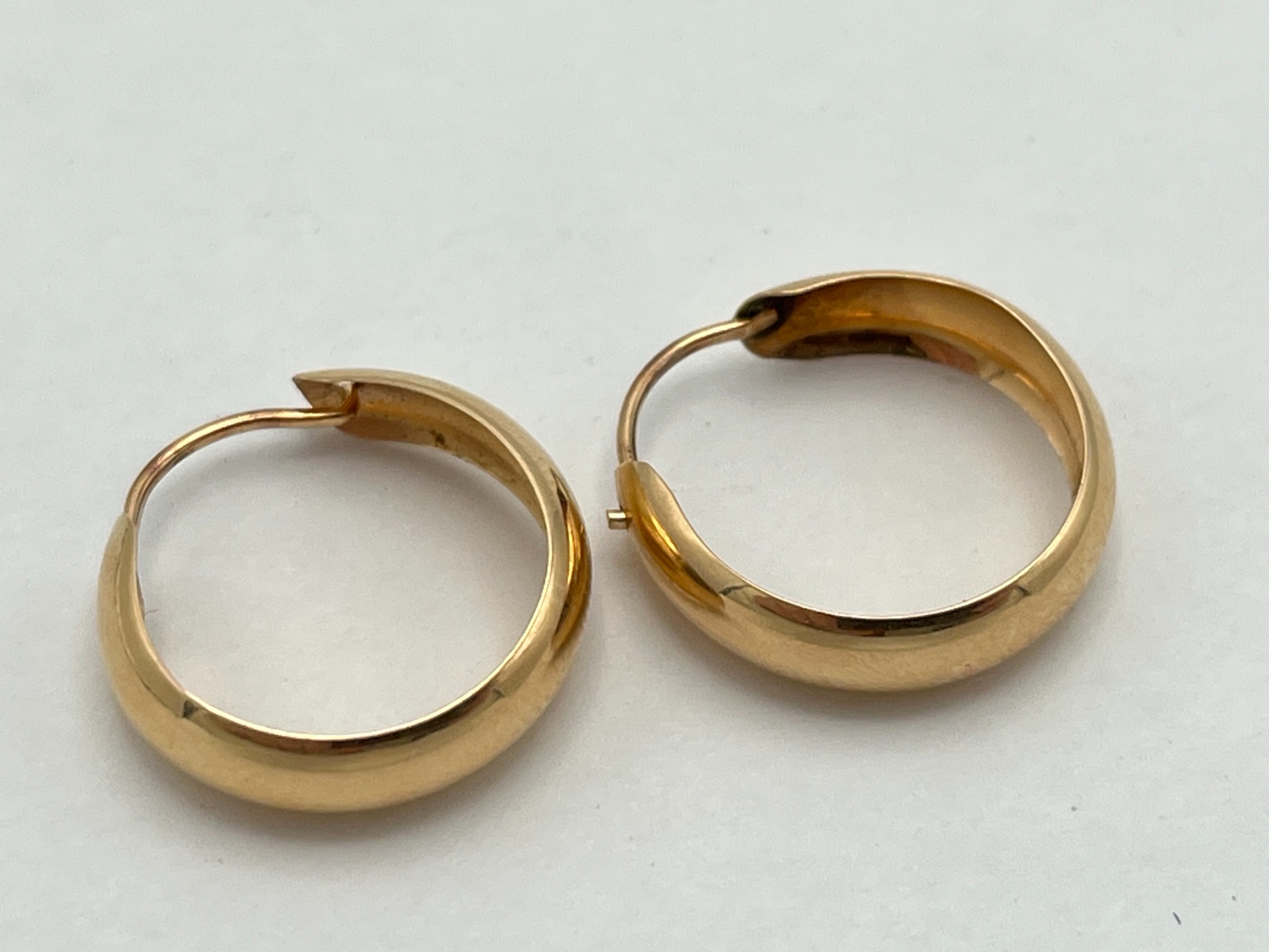 Kultaiset Korvakorut 14K - Huutokauppa Ekman