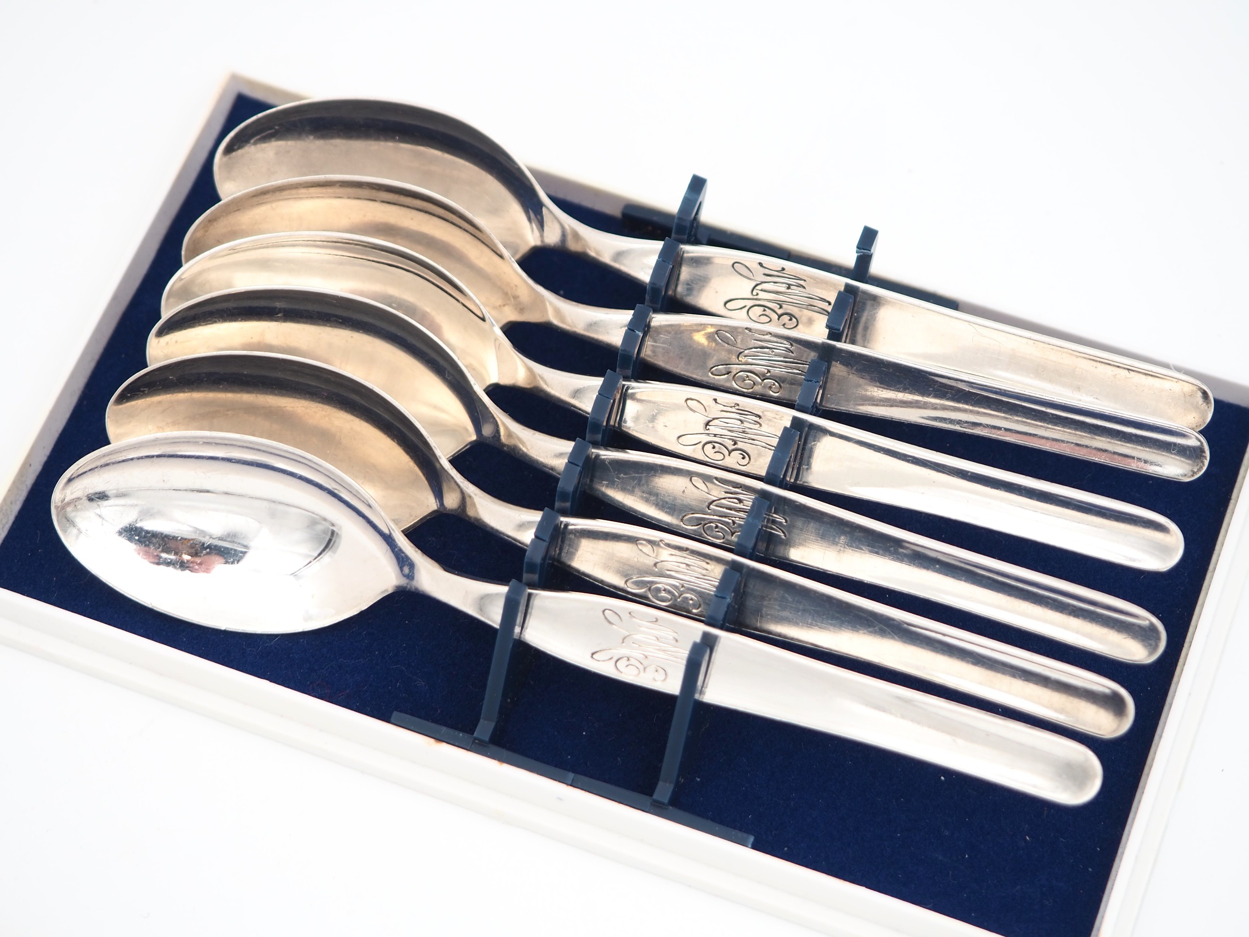 Hopealusikat - Huutokauppa Ekman