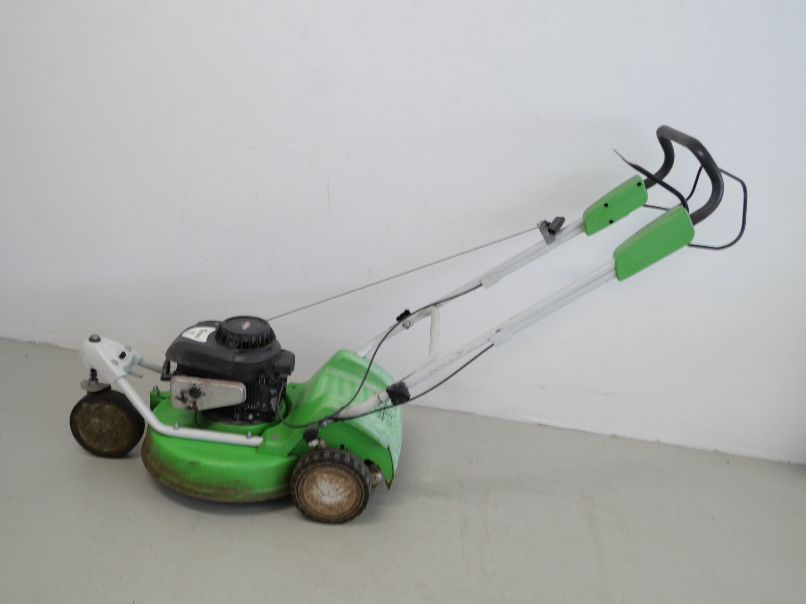 *Ruohonleikkuri - Huutokauppa Ekman