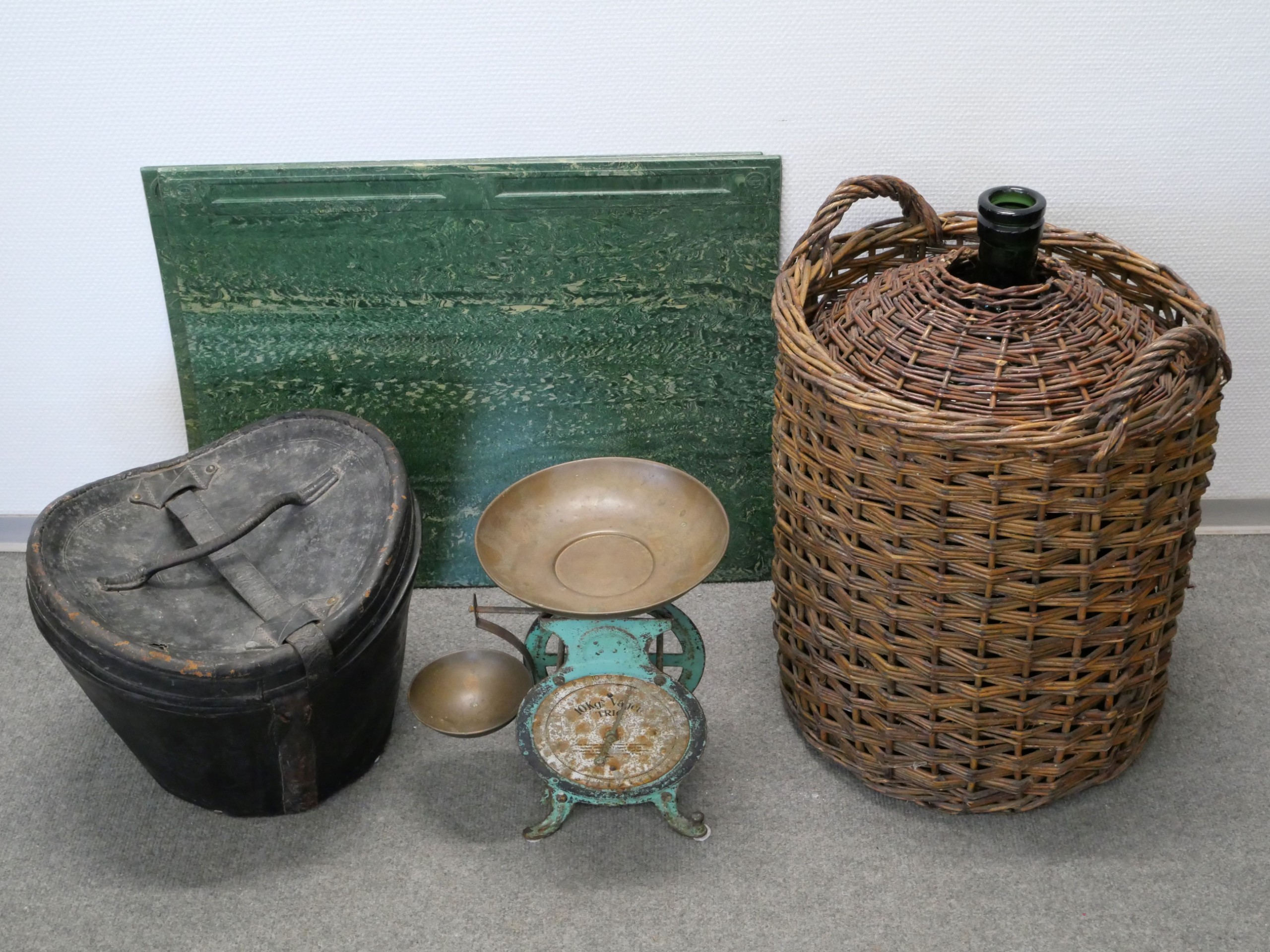 Hatturasia, pullo ym. - Huutokauppa Ekman