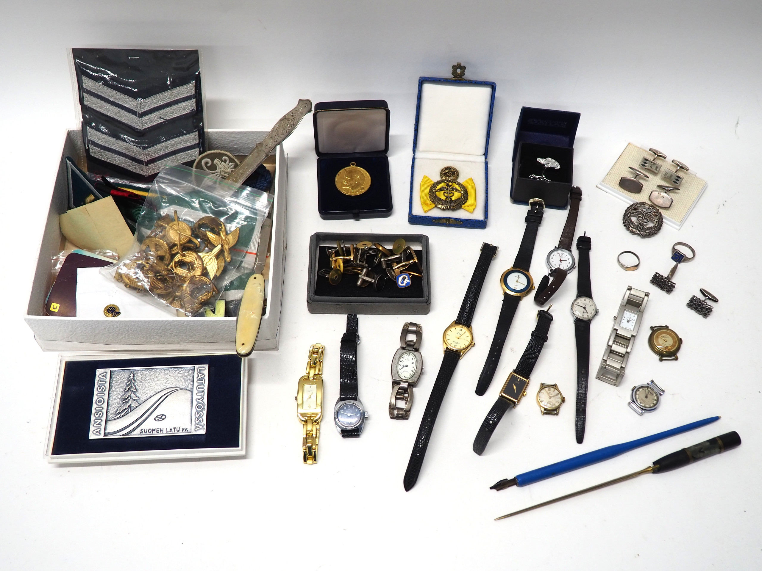 Kellot, kalvosinnapit ym. - Huutokauppa Ekman