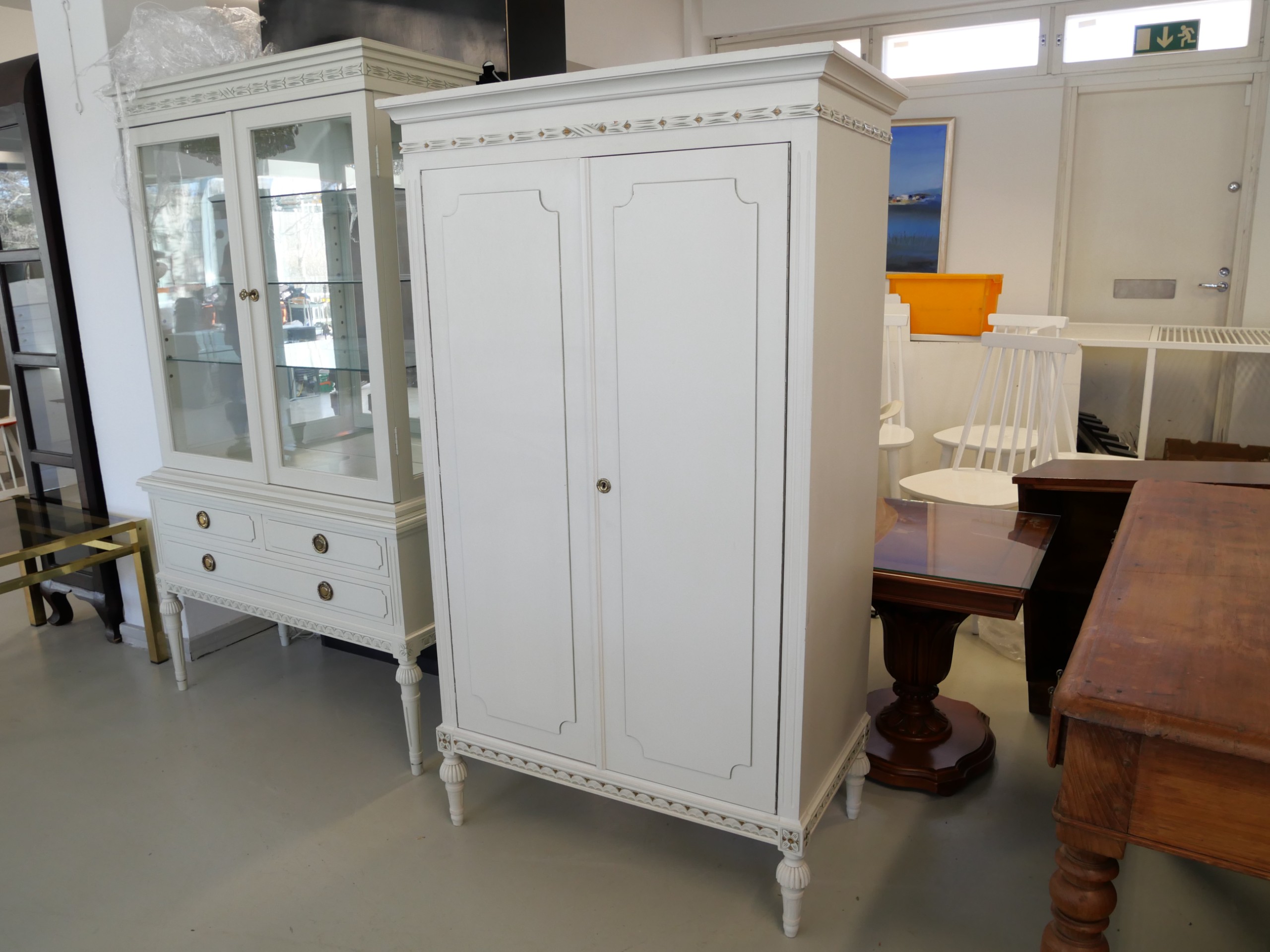 *Kustavilaistyylinen kaappi - Huutokauppa Ekman