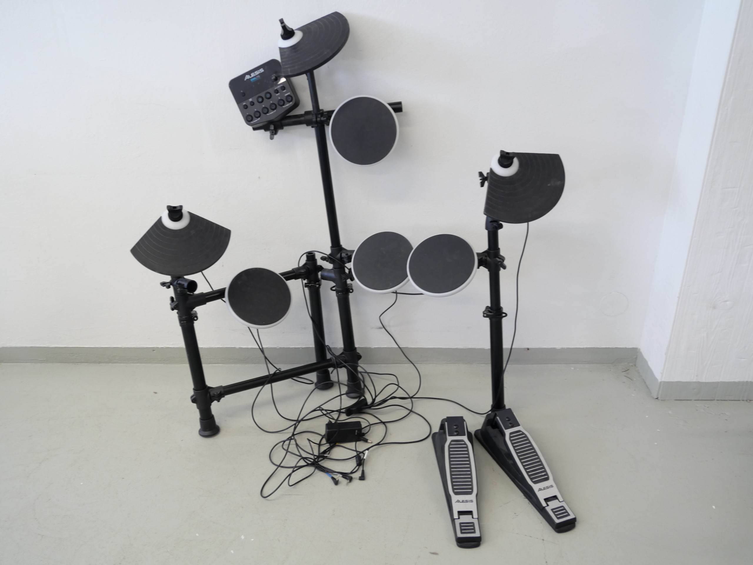 *Sähkörummut - Huutokauppa Ekman