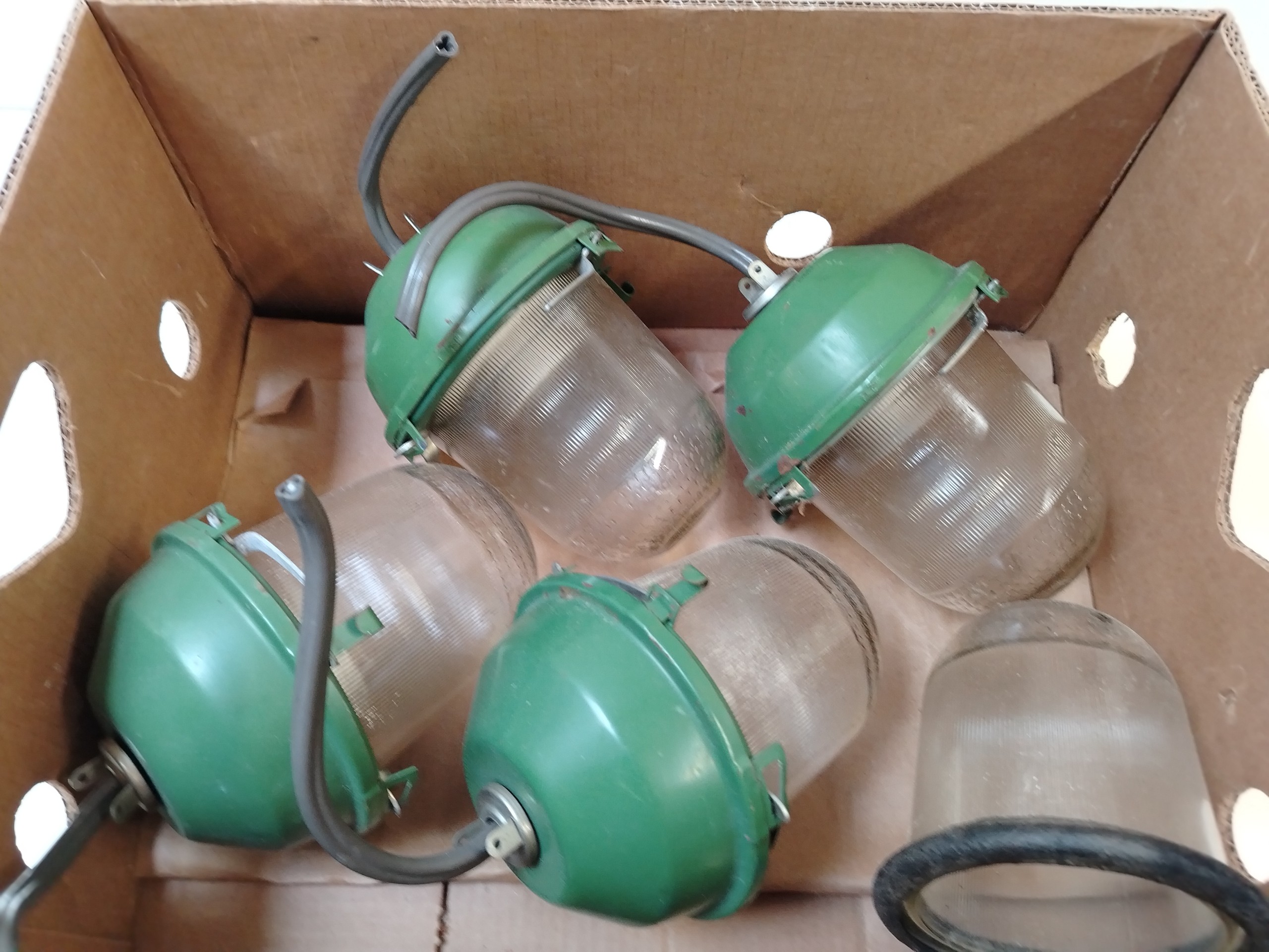 Teollisuusvalaisimet - Huutokauppa Ekman