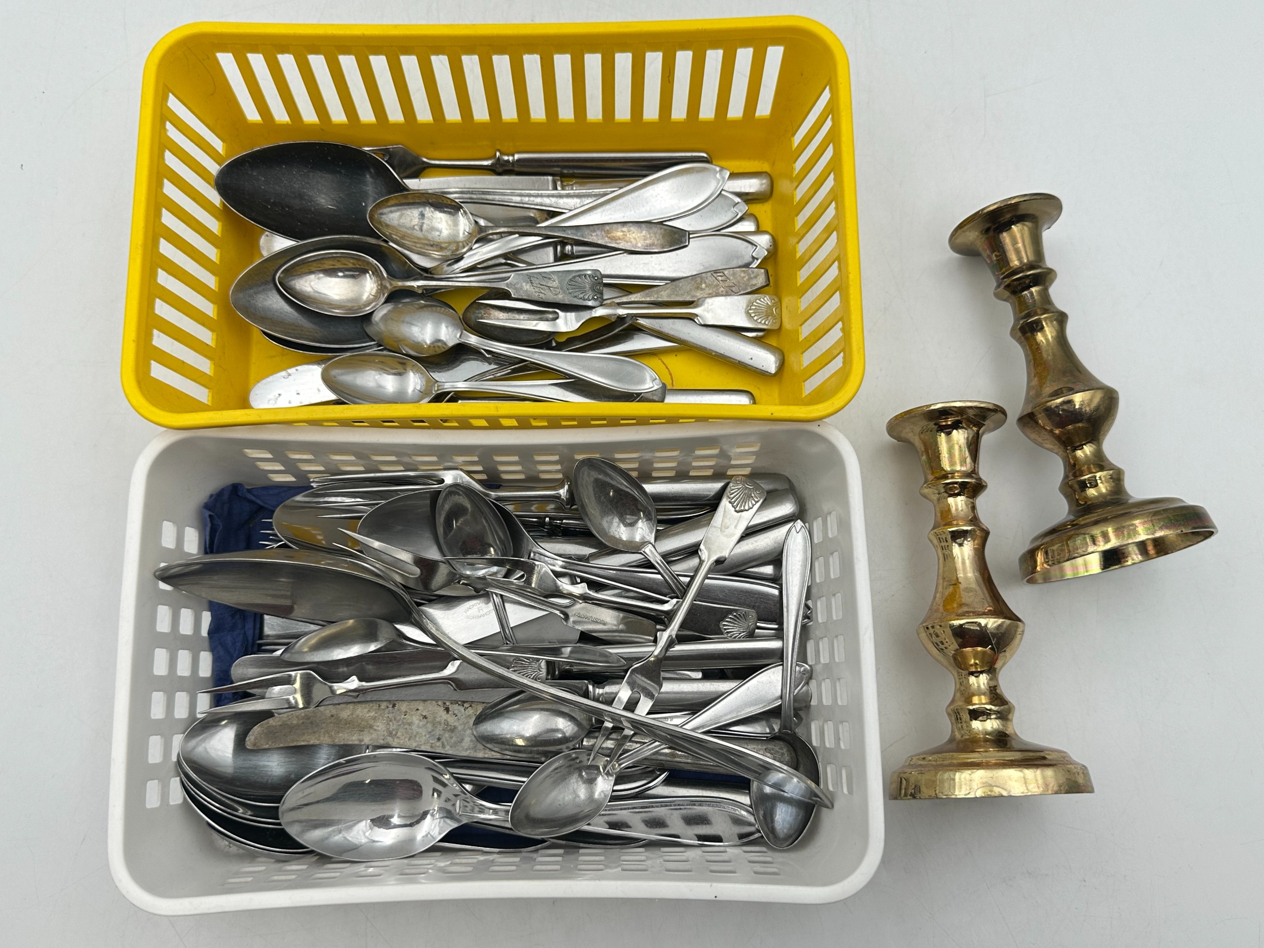 Aterimet ja kynttilänjalat - Huutokauppa Ekman