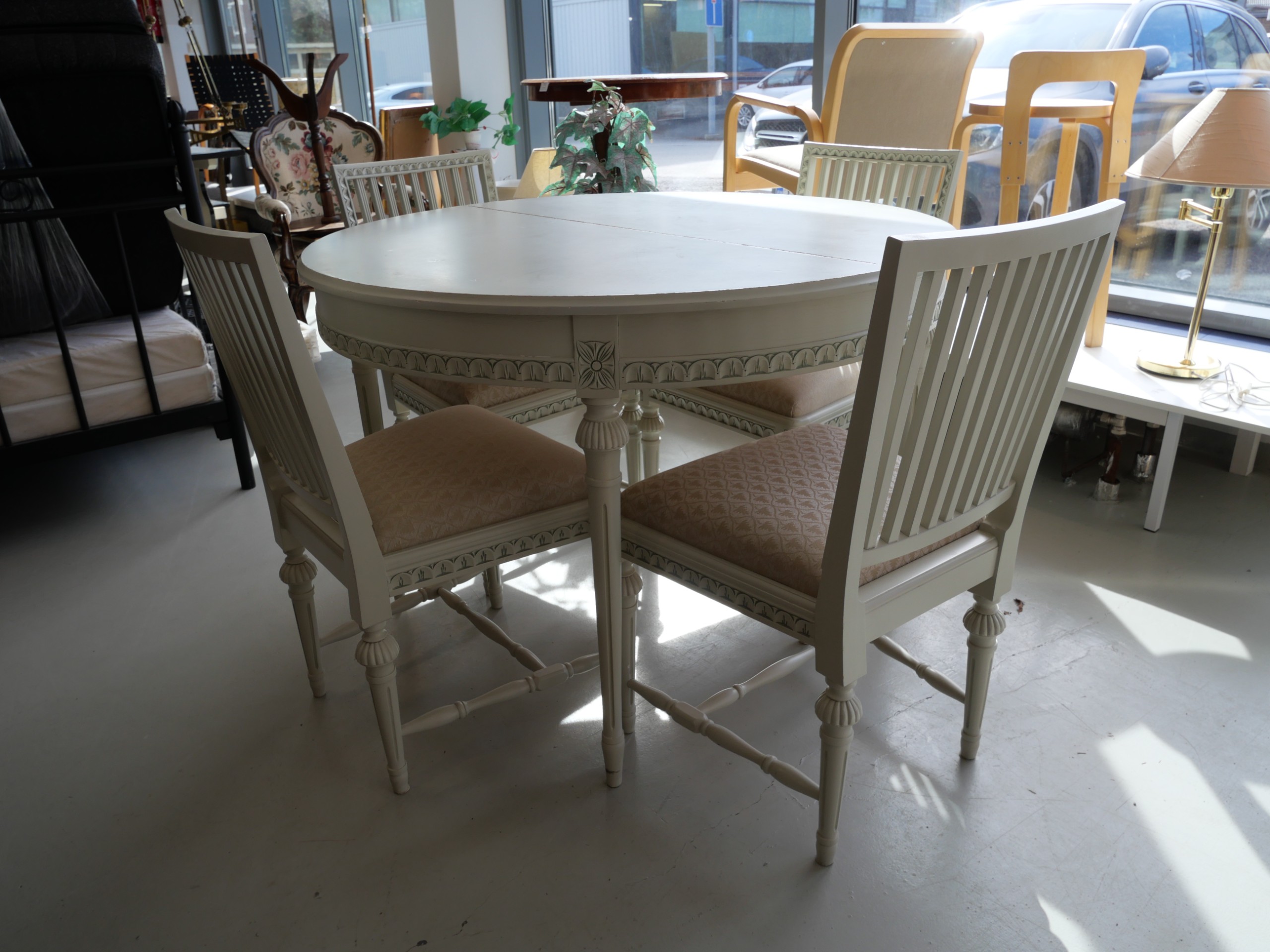 *Kustavilaistyylinen pöytäryhmä - Huutokauppa Ekman