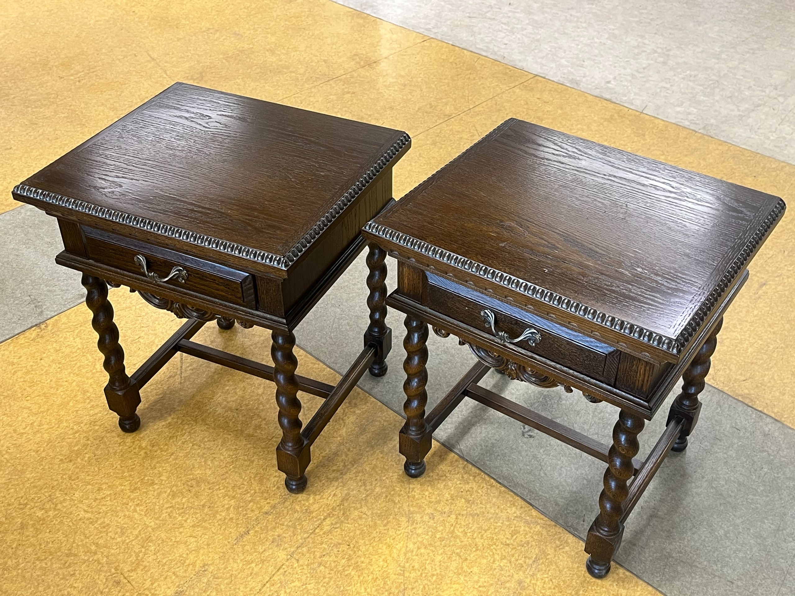 Yöpöydät - Huutokauppa Ekman