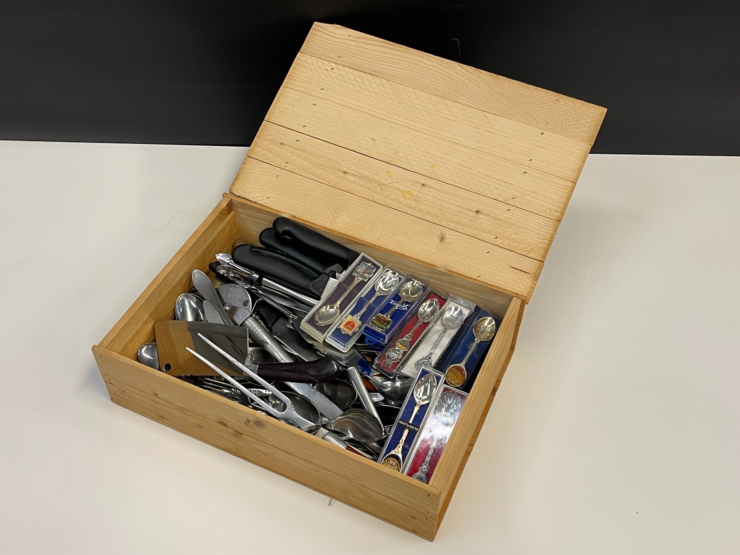 Lusikat ym - Huutokauppa Ekman