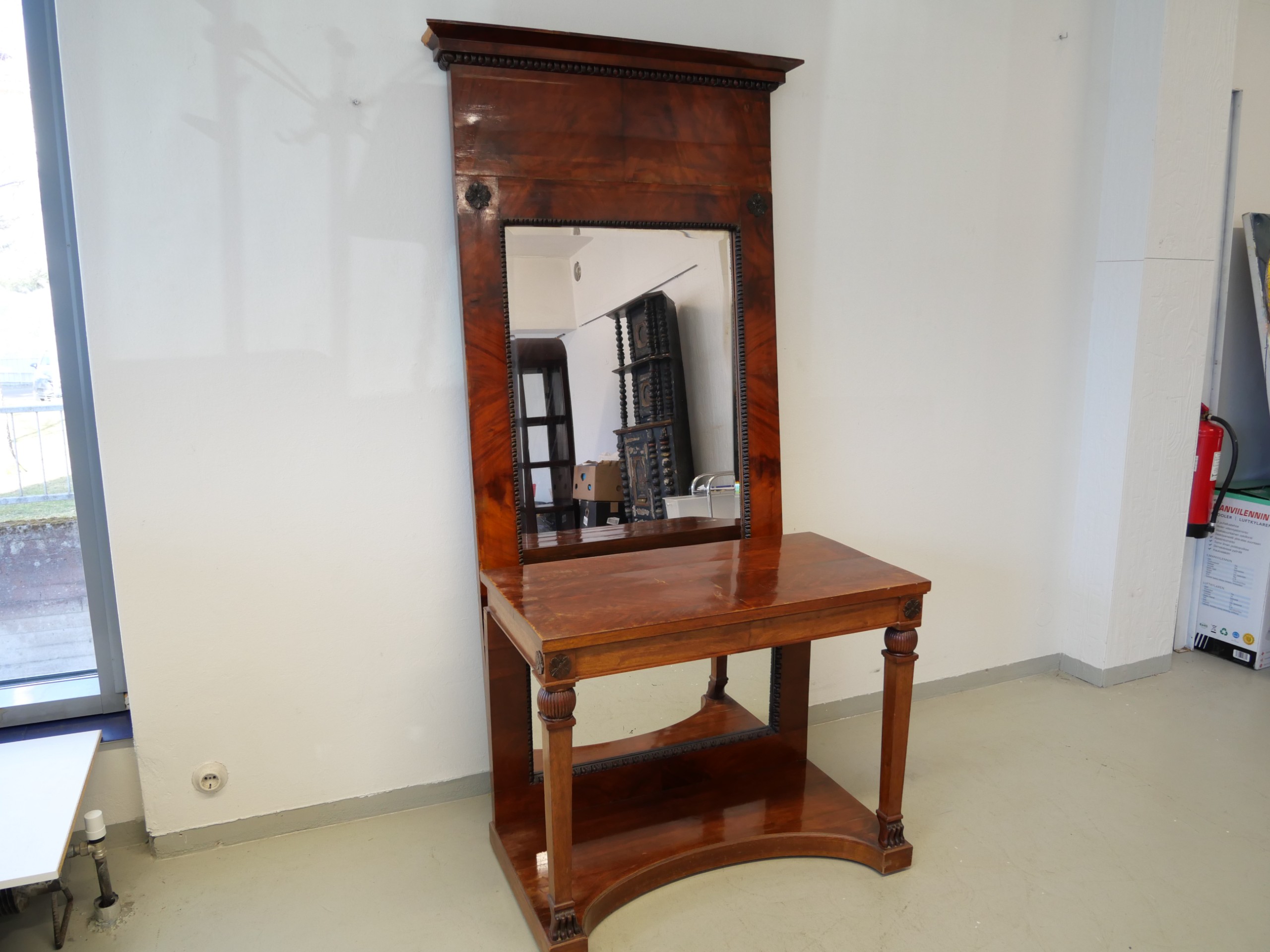 *Trymoopeili ja konsoli - Huutokauppa Ekman