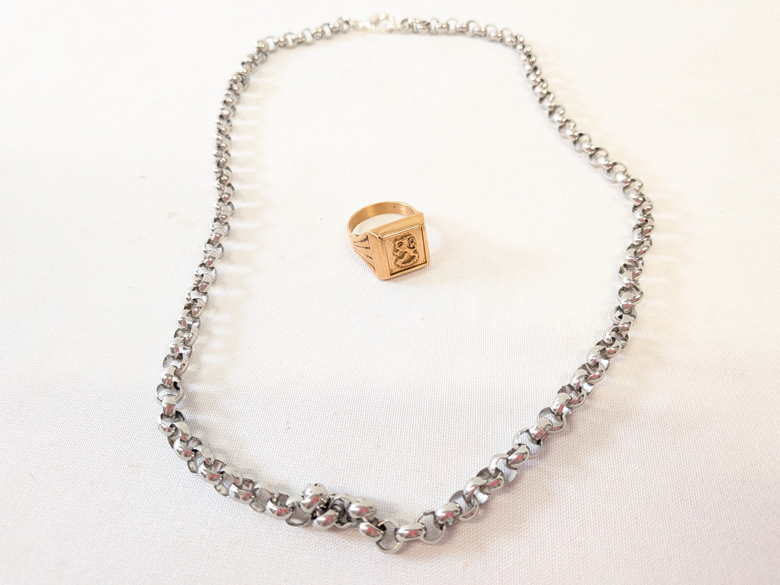 Leijona-sormus ym. - Huutokauppa Ekman