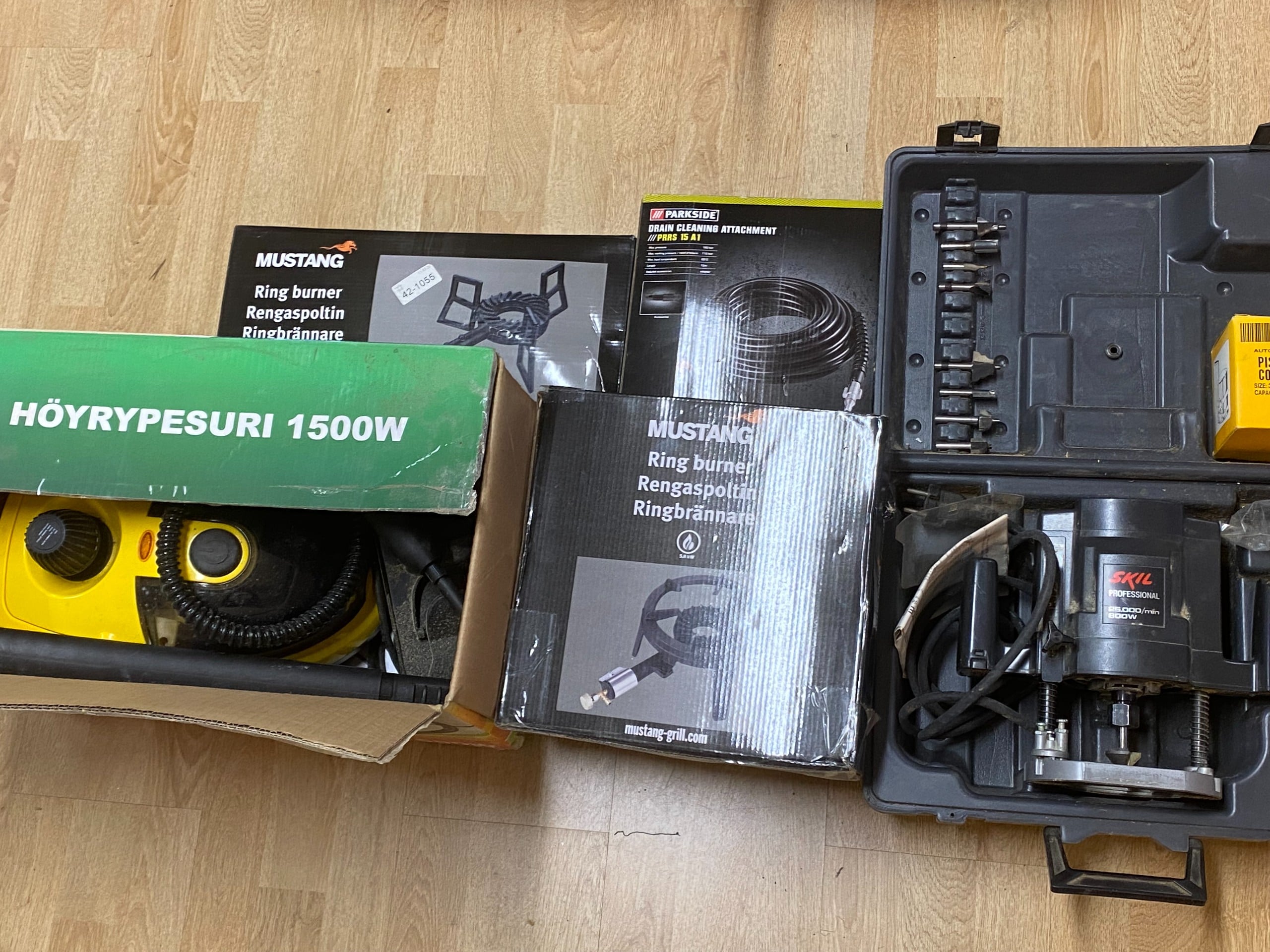 Höyrypesuri ym. - Huutokauppa Ekman