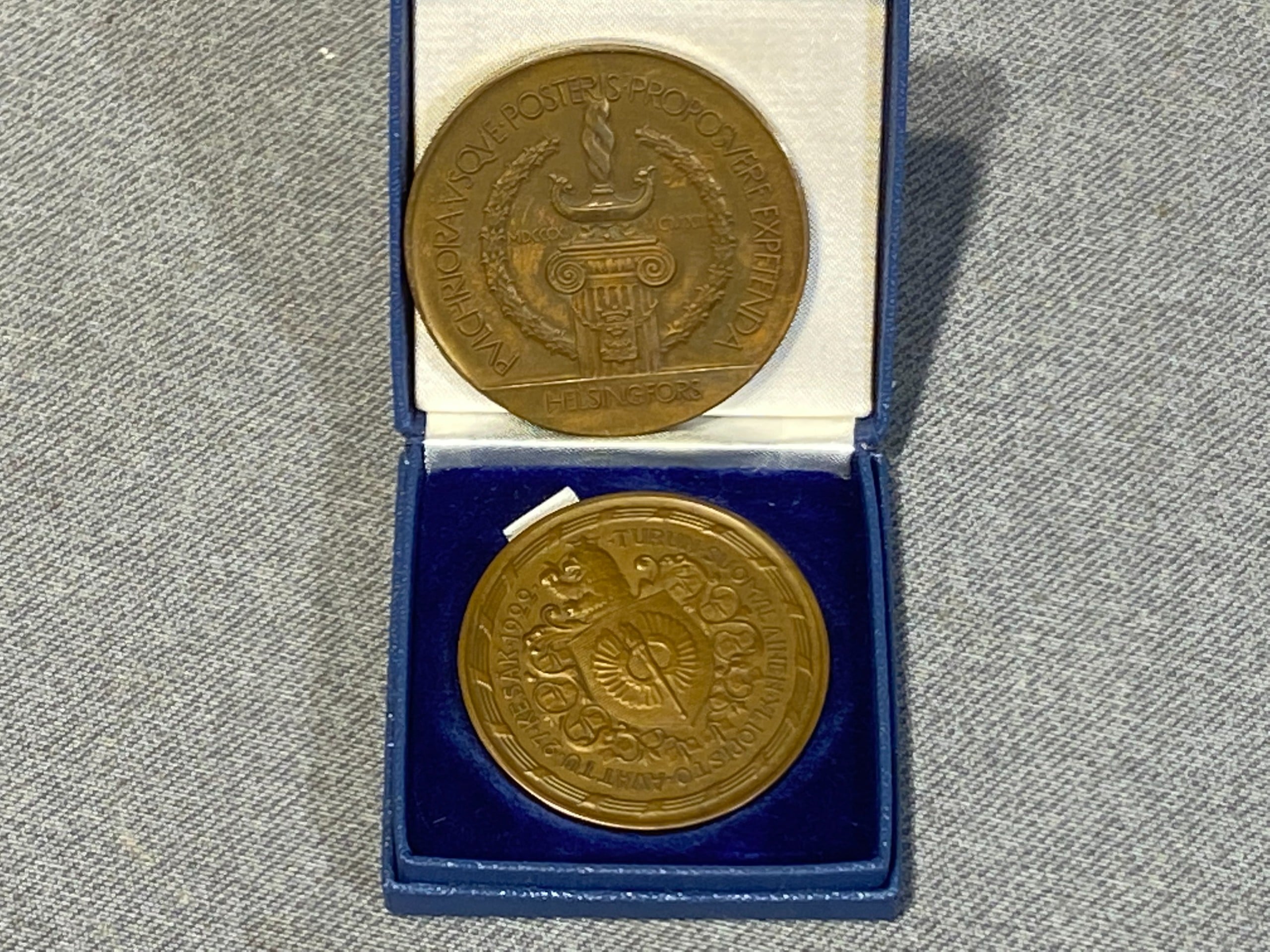 Pöytämitalit - Huutokauppa Ekman