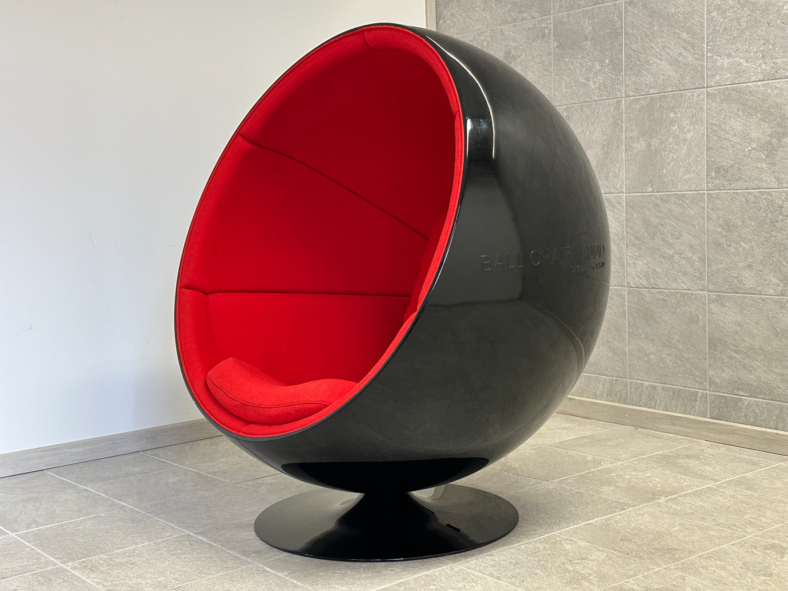 Eero Aarnio - Huutokauppa Ekman