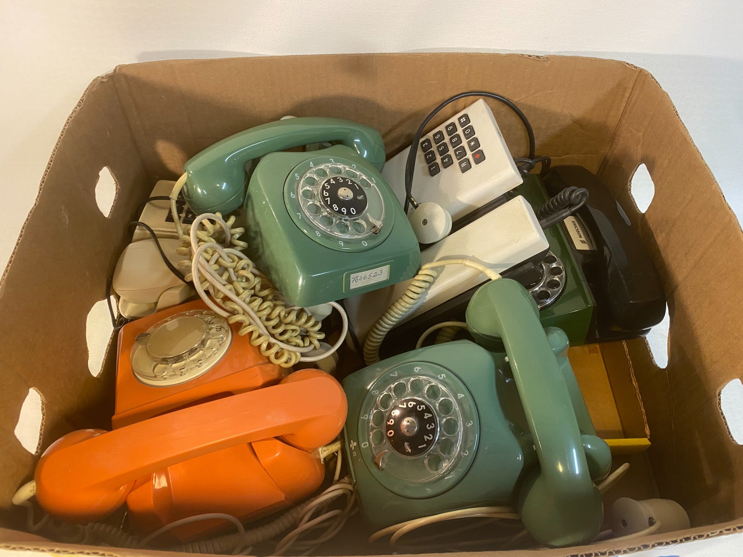 Puhelimia - Huutokauppa Ekman