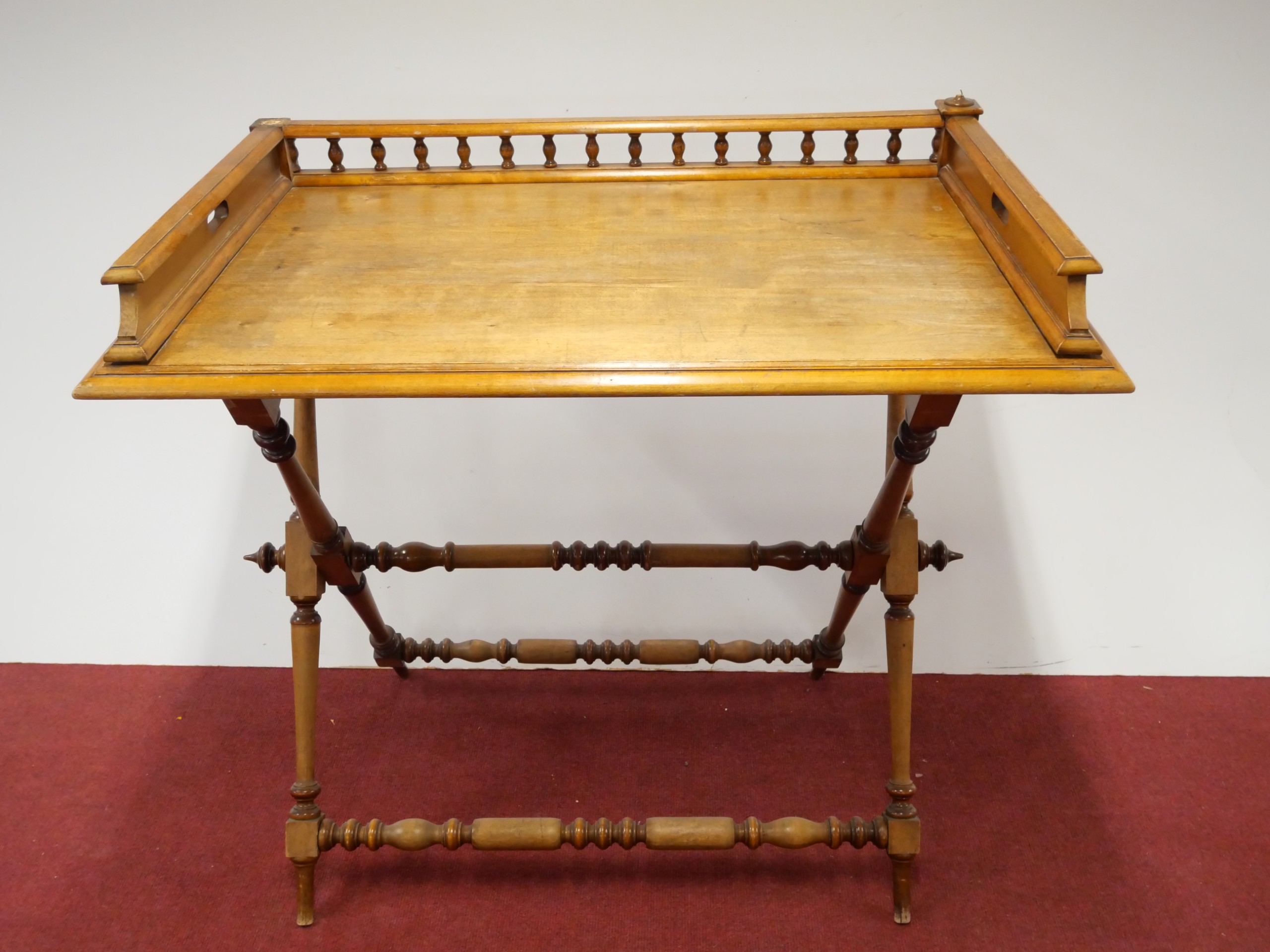 *Antiikkipöytä - Huutokauppa Ekman