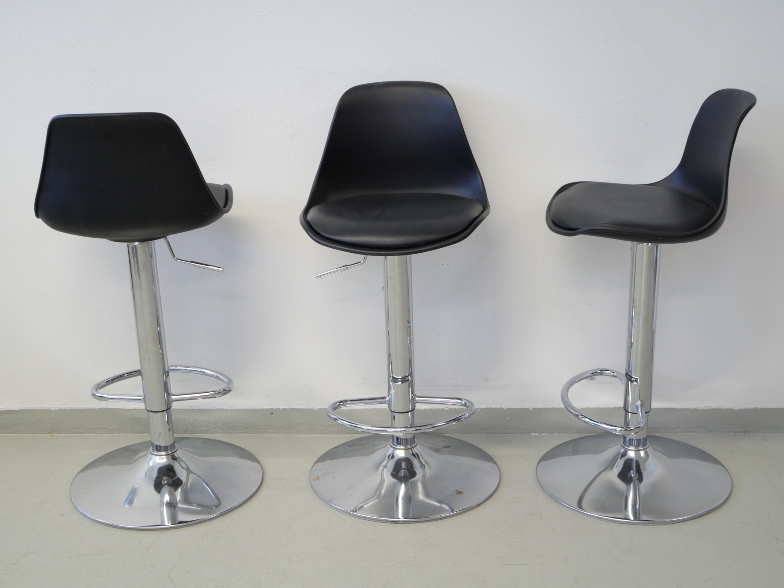 *Jakkarat - Huutokauppa Ekman