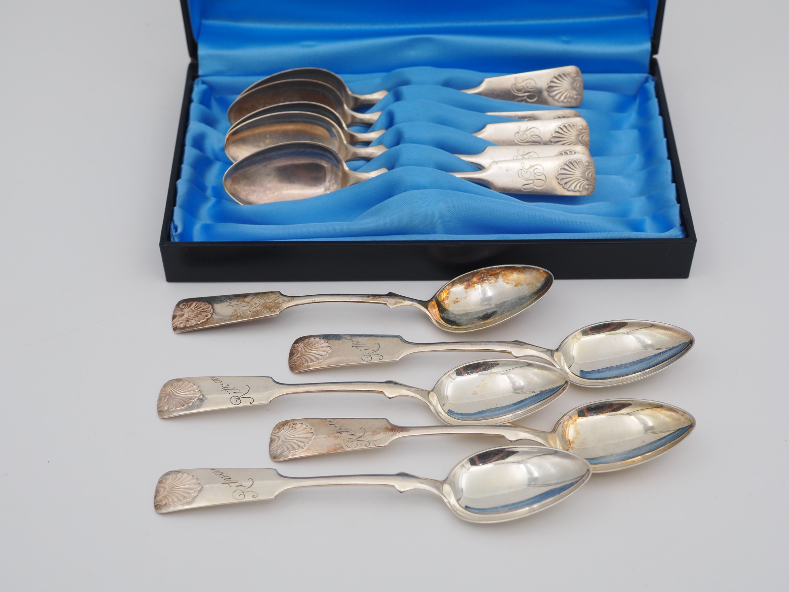 Hopealusikat - Huutokauppa Ekman