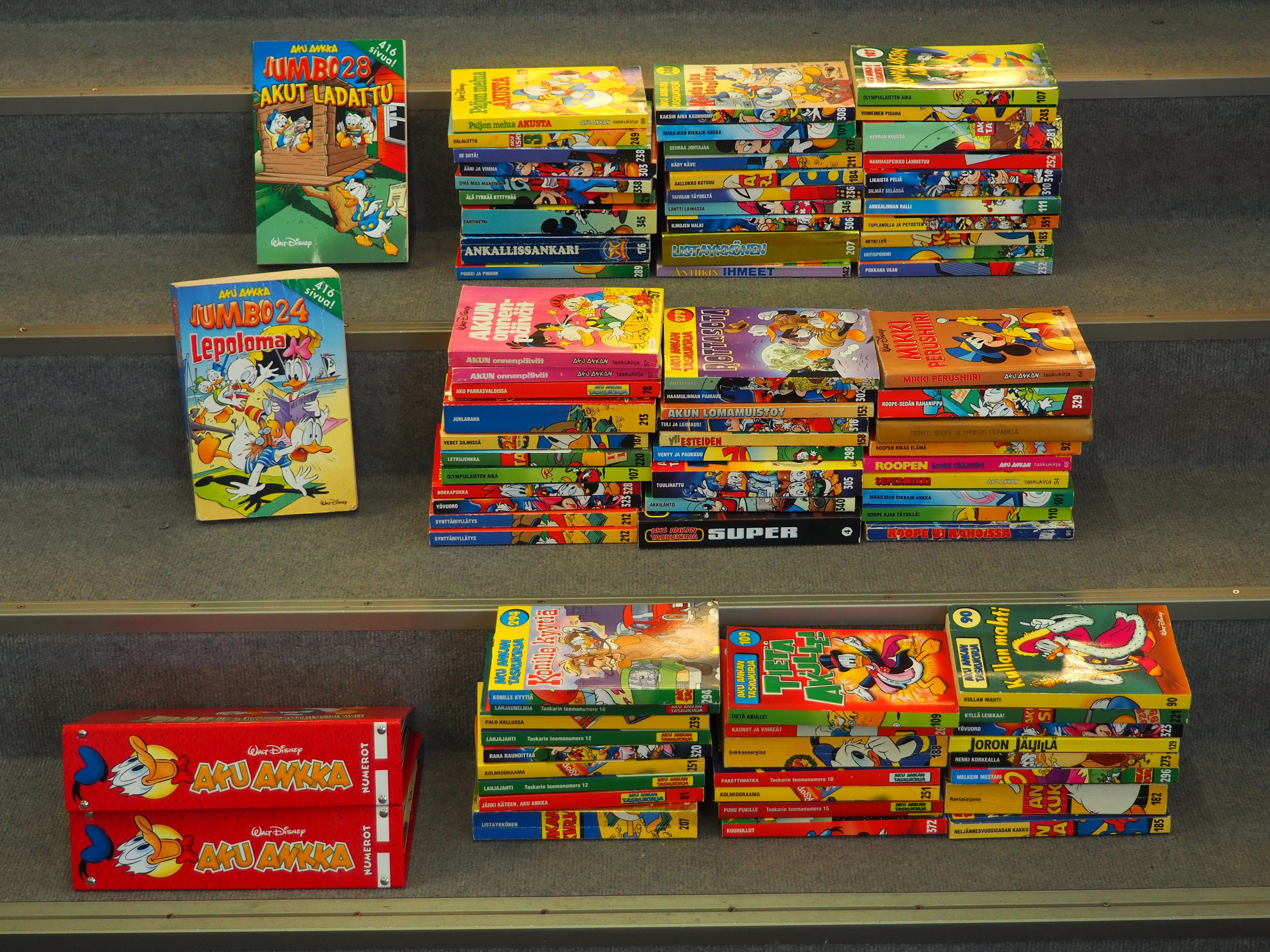 Aku Ankka taskukirjat ym. - Huutokauppa Ekman