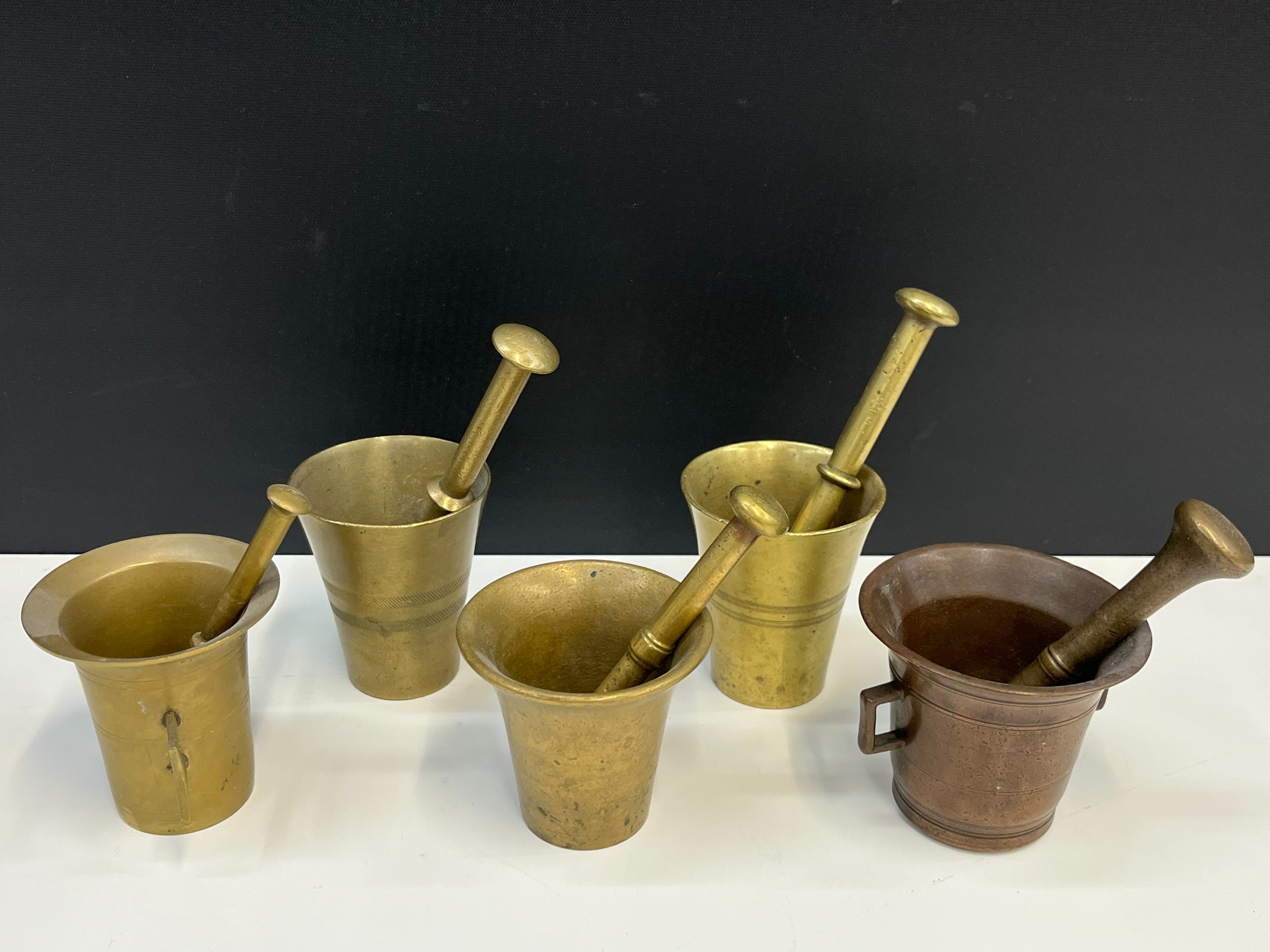 Messinkiset morttelit - Huutokauppa Ekman