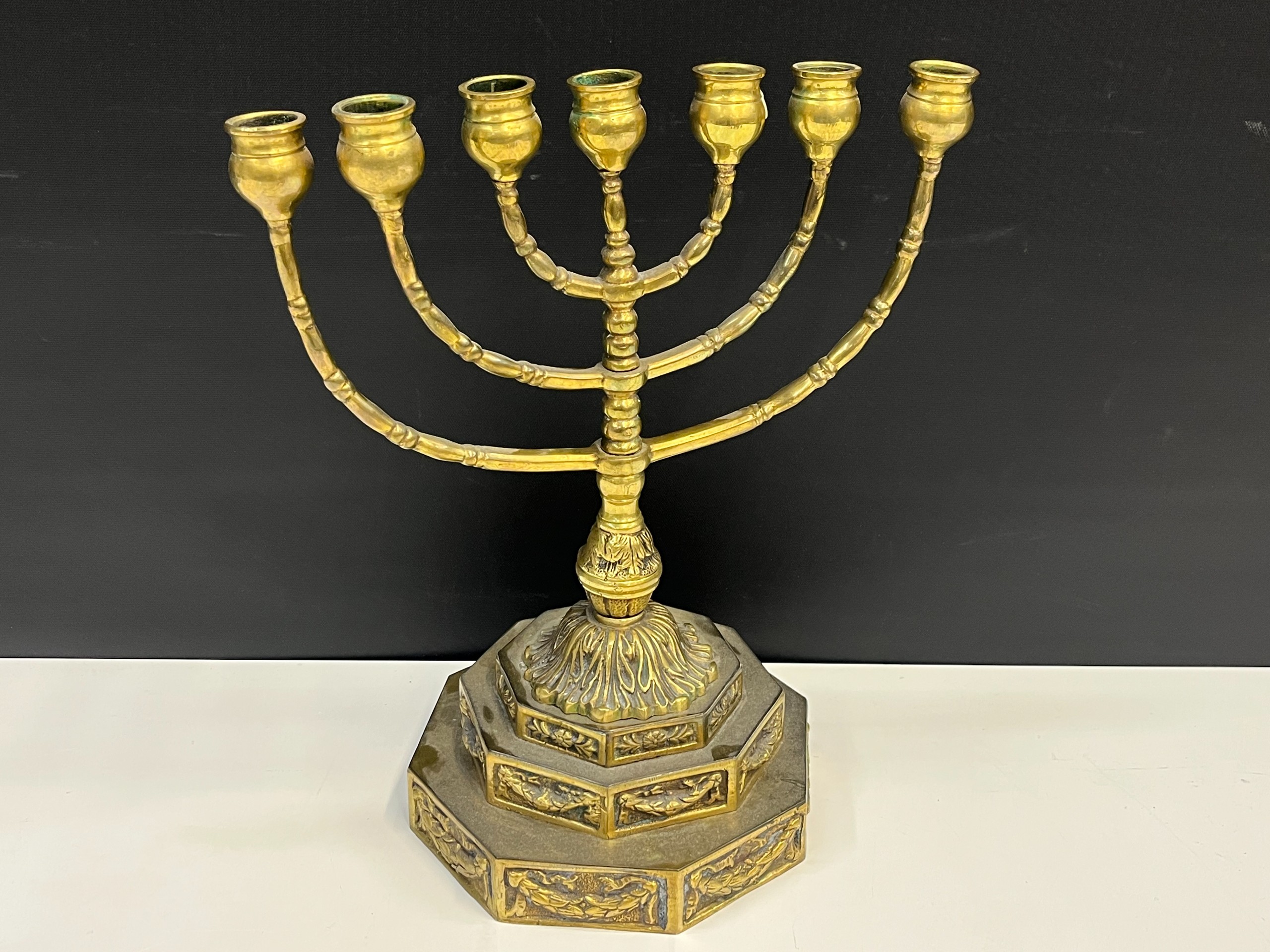 Menora - Huutokauppa Ekman