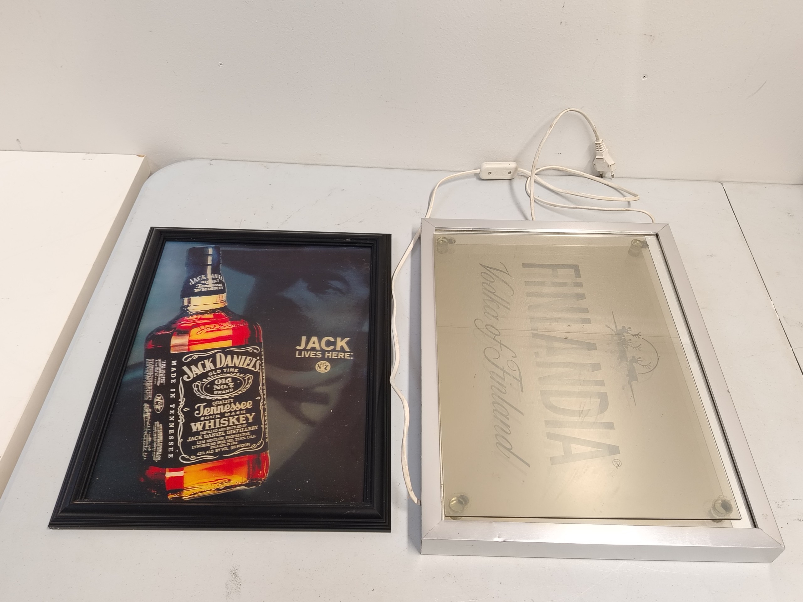 Mainostaulut - Huutokauppa Ekman