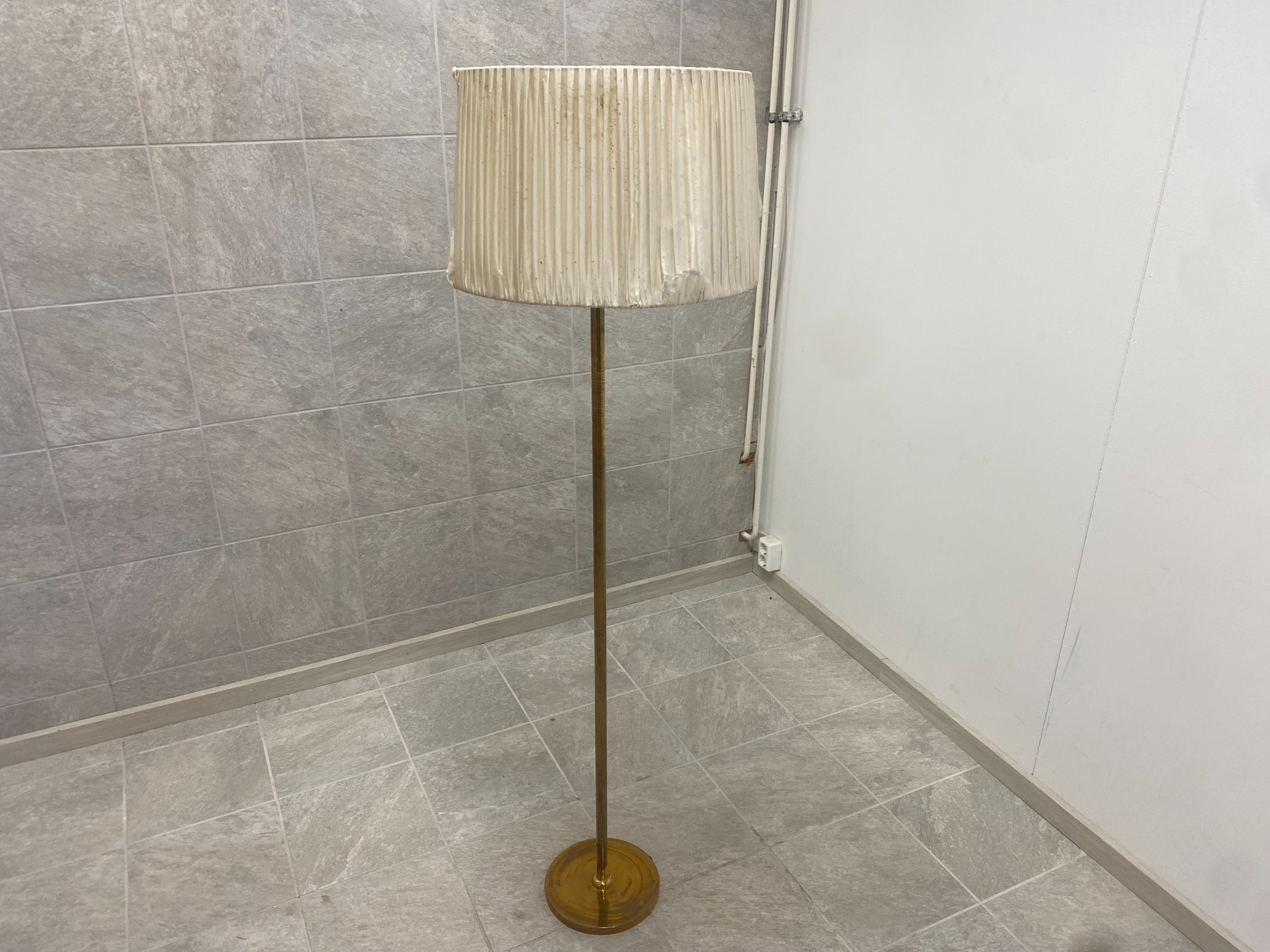 Messinkijalkalamppu - Huutokauppa Ekman