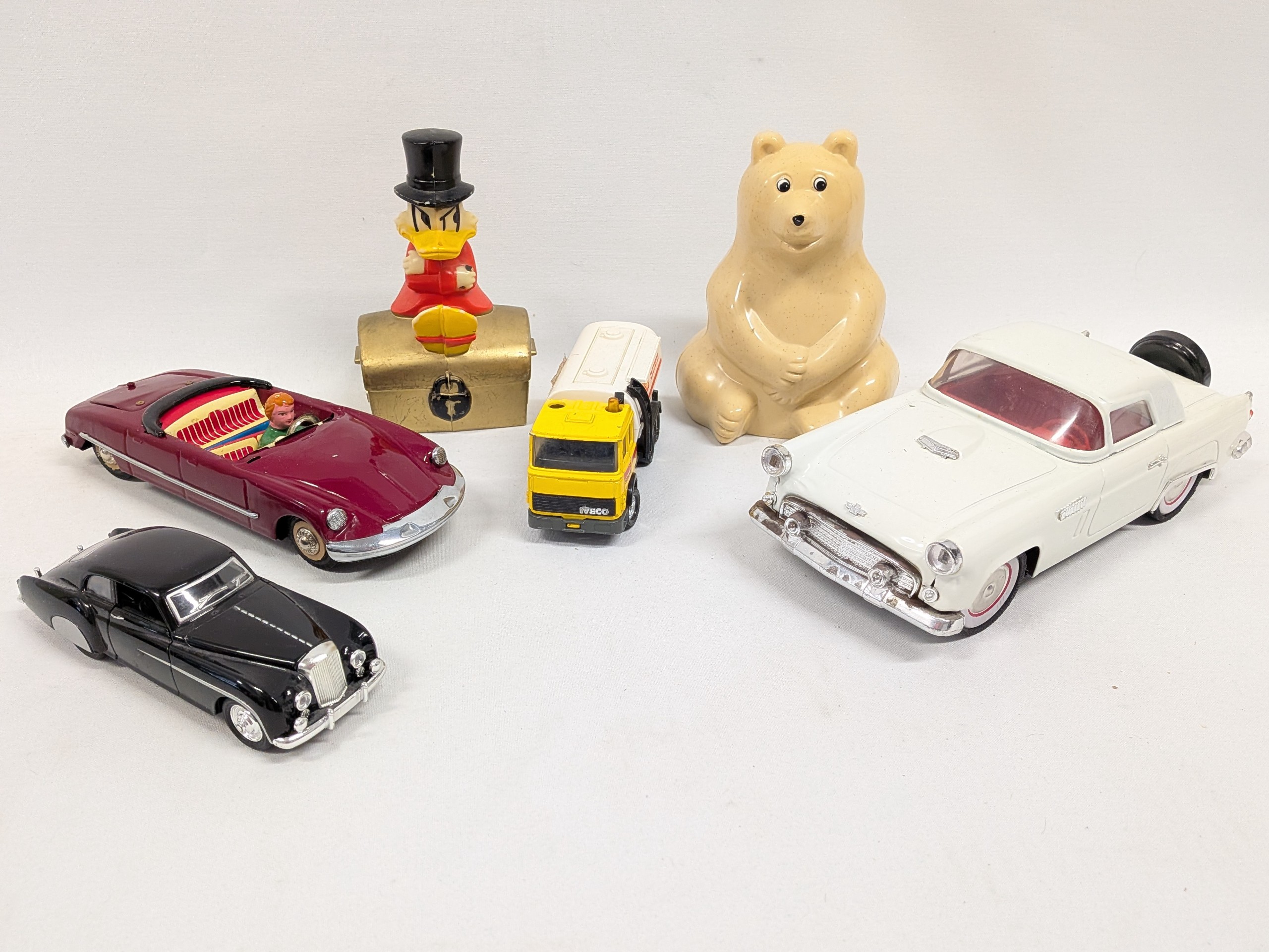 Säästölippaat ym. - Huutokauppa Ekman