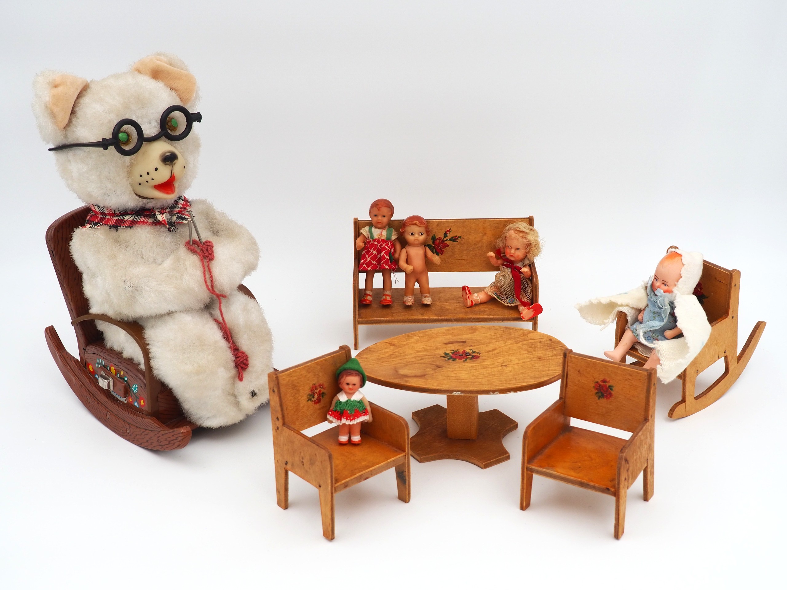 Nalle ja nukkekodin väkeä - Huutokauppa Ekman