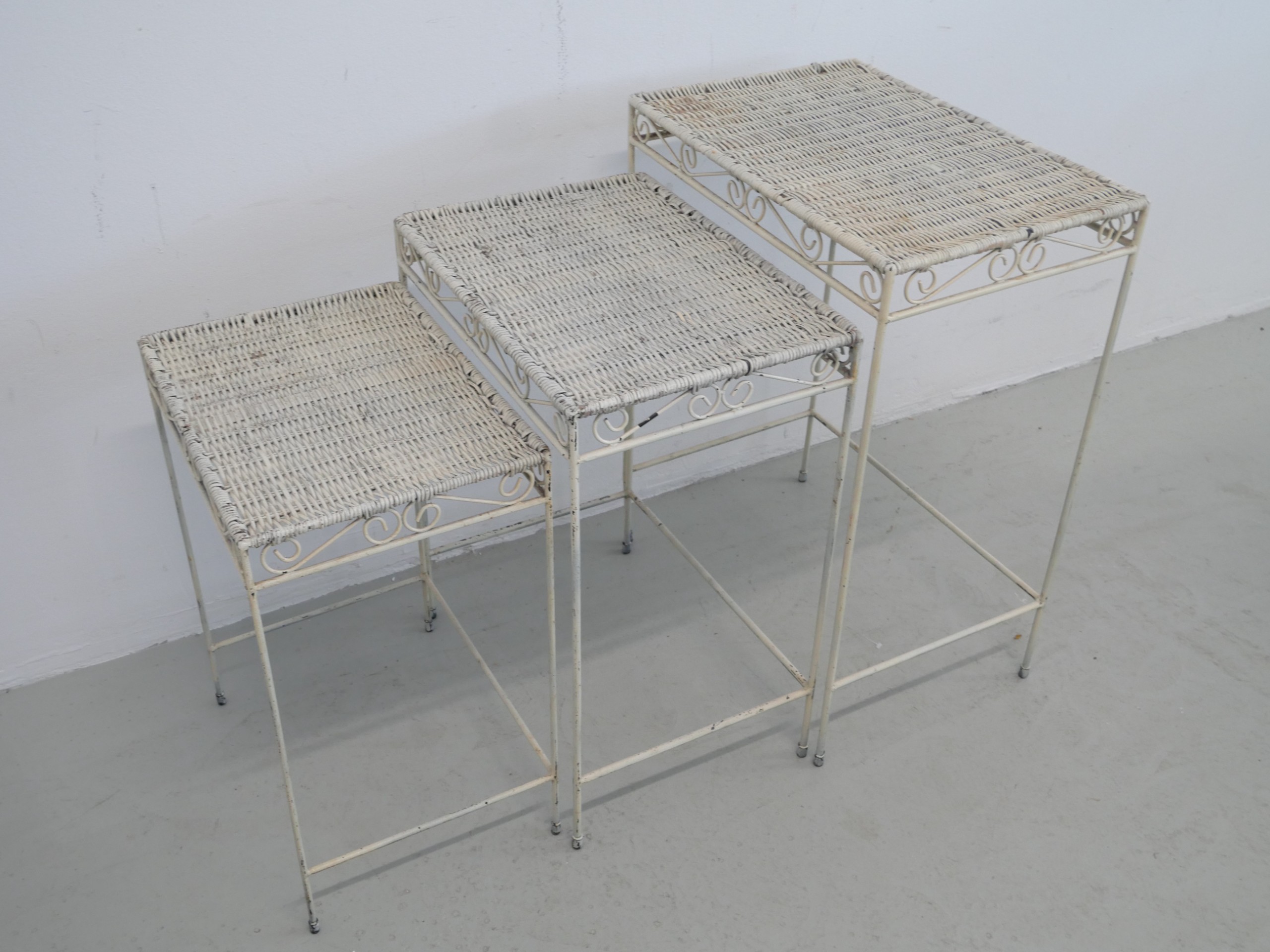 *Sarjapöytä - Huutokauppa Ekman