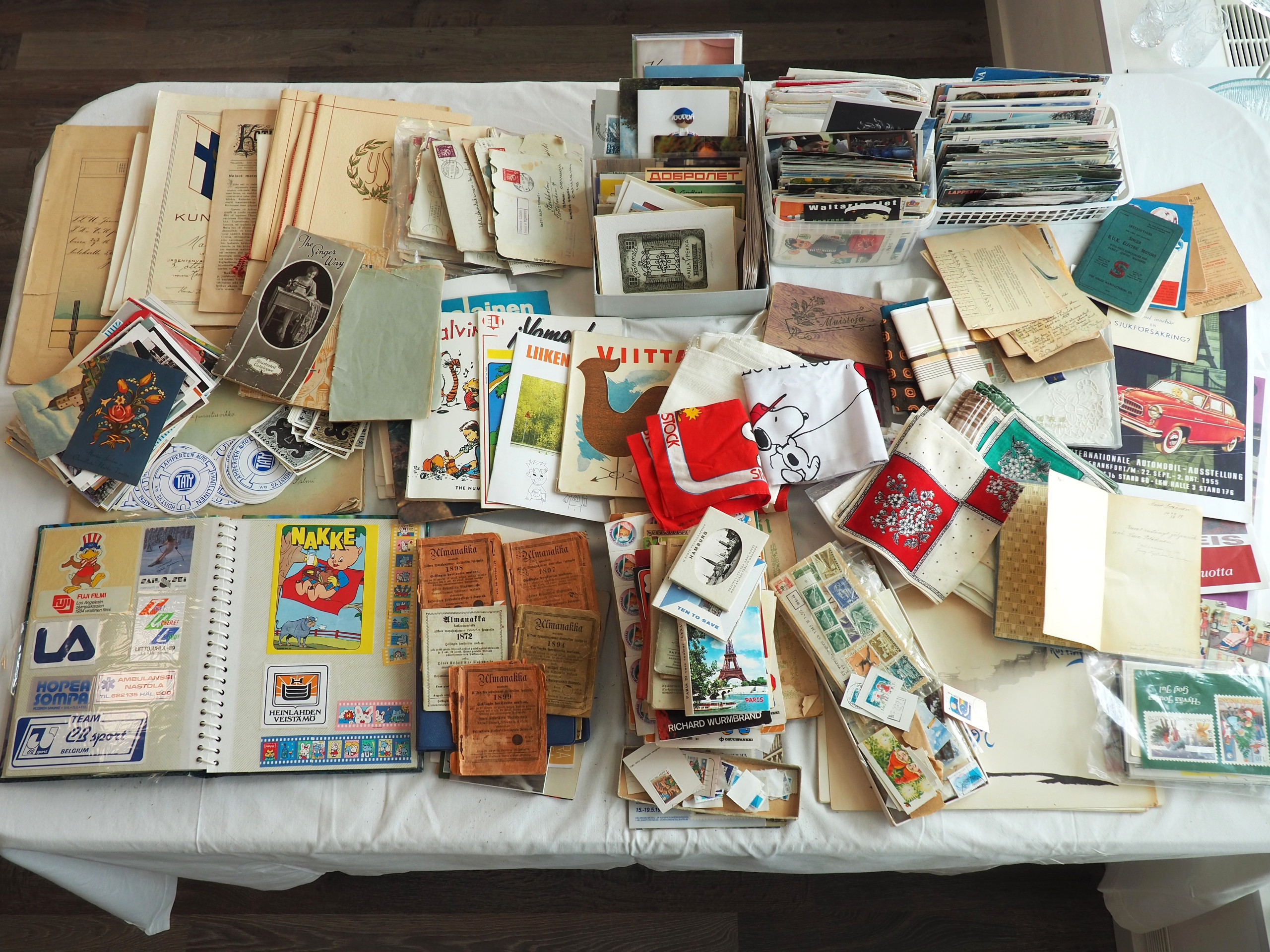 Postikortit, nenäliinat ym. - Huutokauppa Ekman