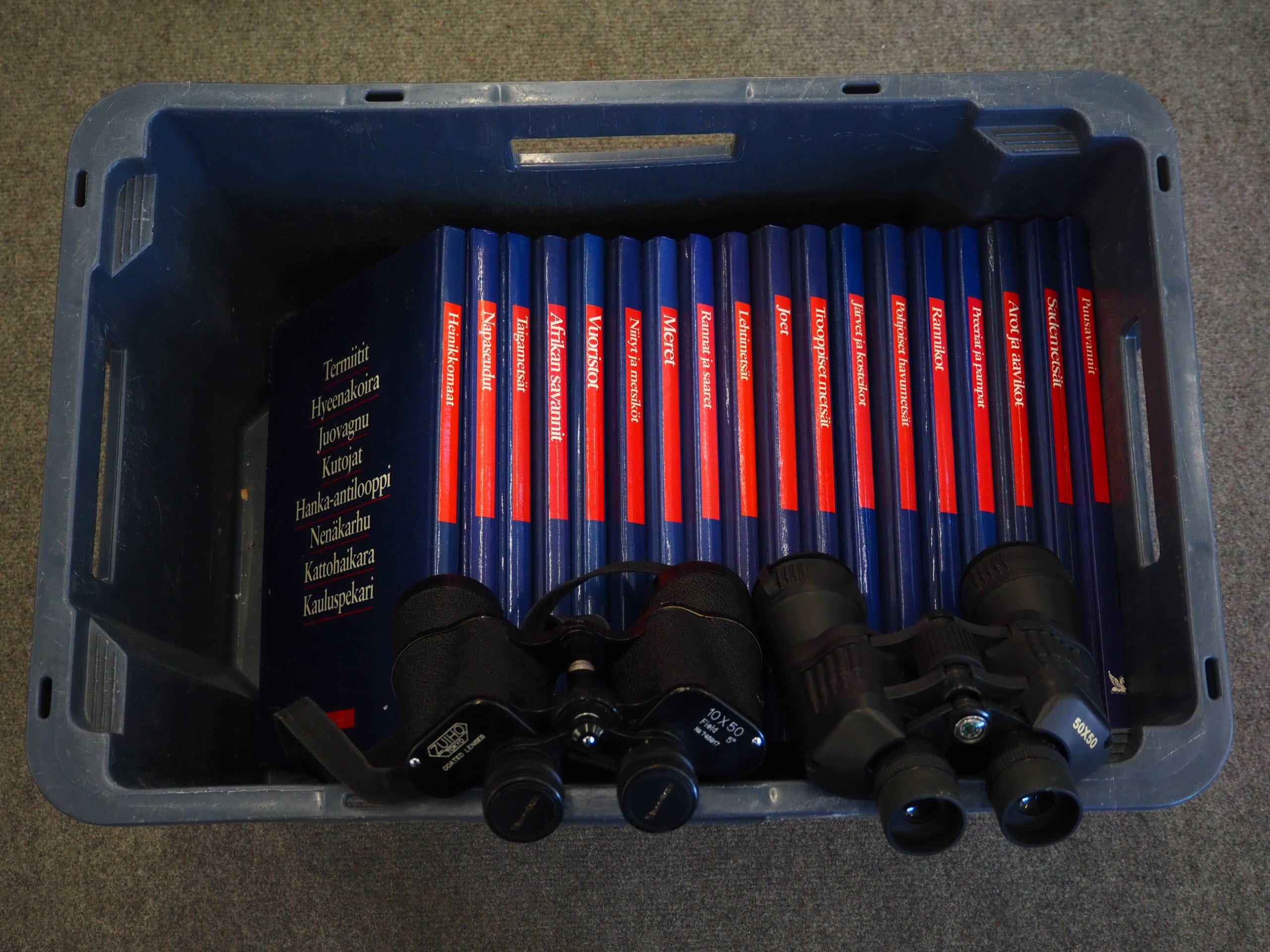 Kiikarit ja kirjat - Huutokauppa Ekman