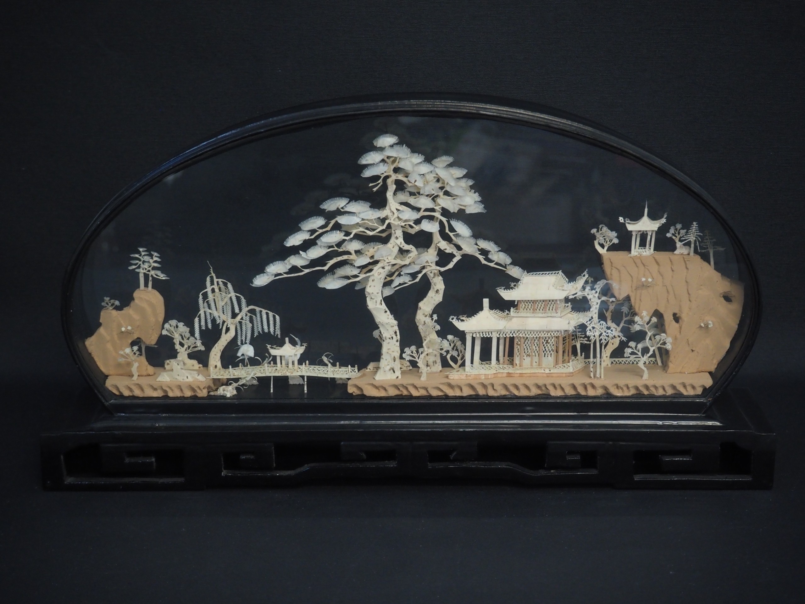 Dioraama - Huutokauppa Ekman