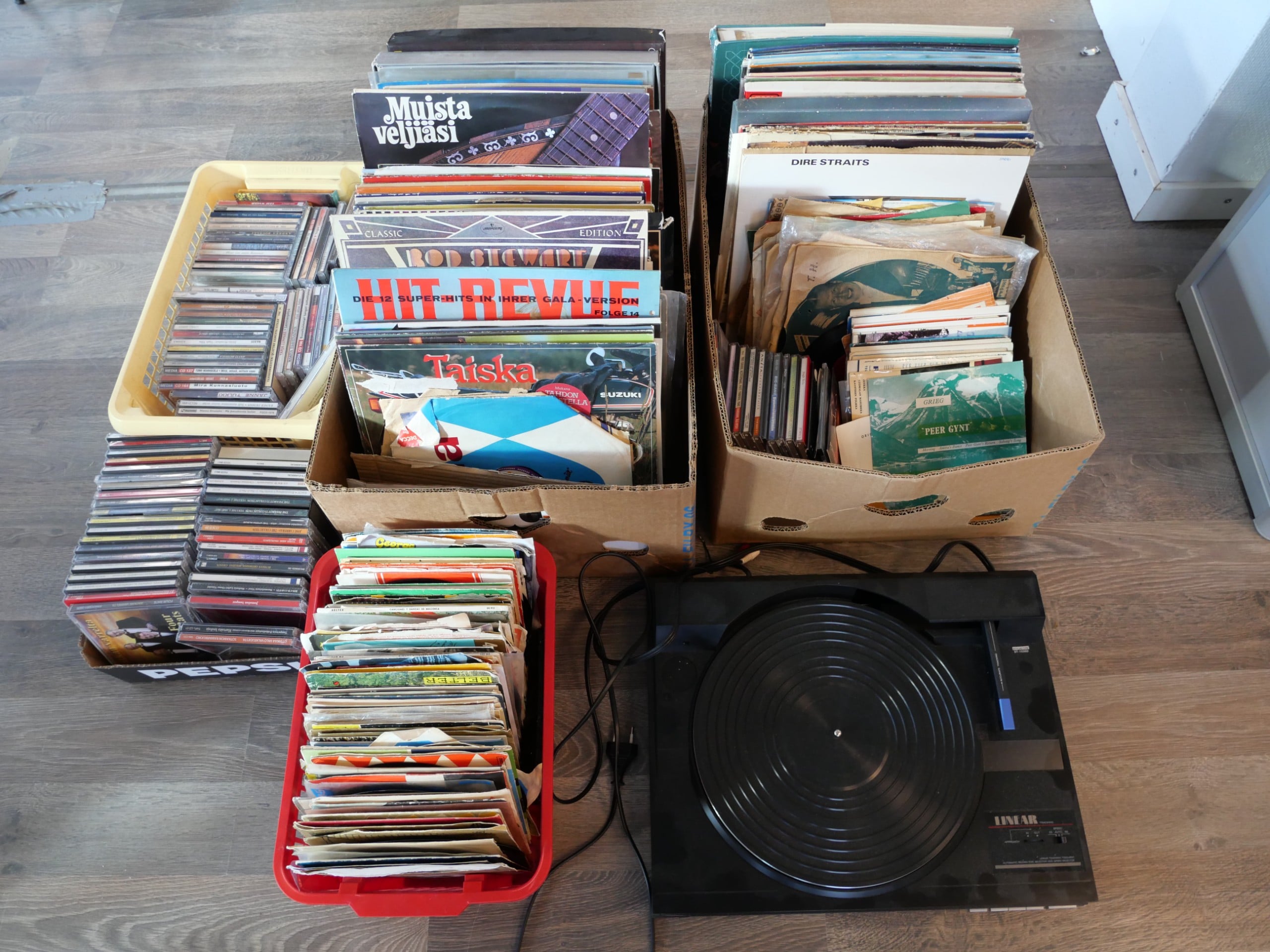 Levyt, soitin ym. - Huutokauppa Ekman