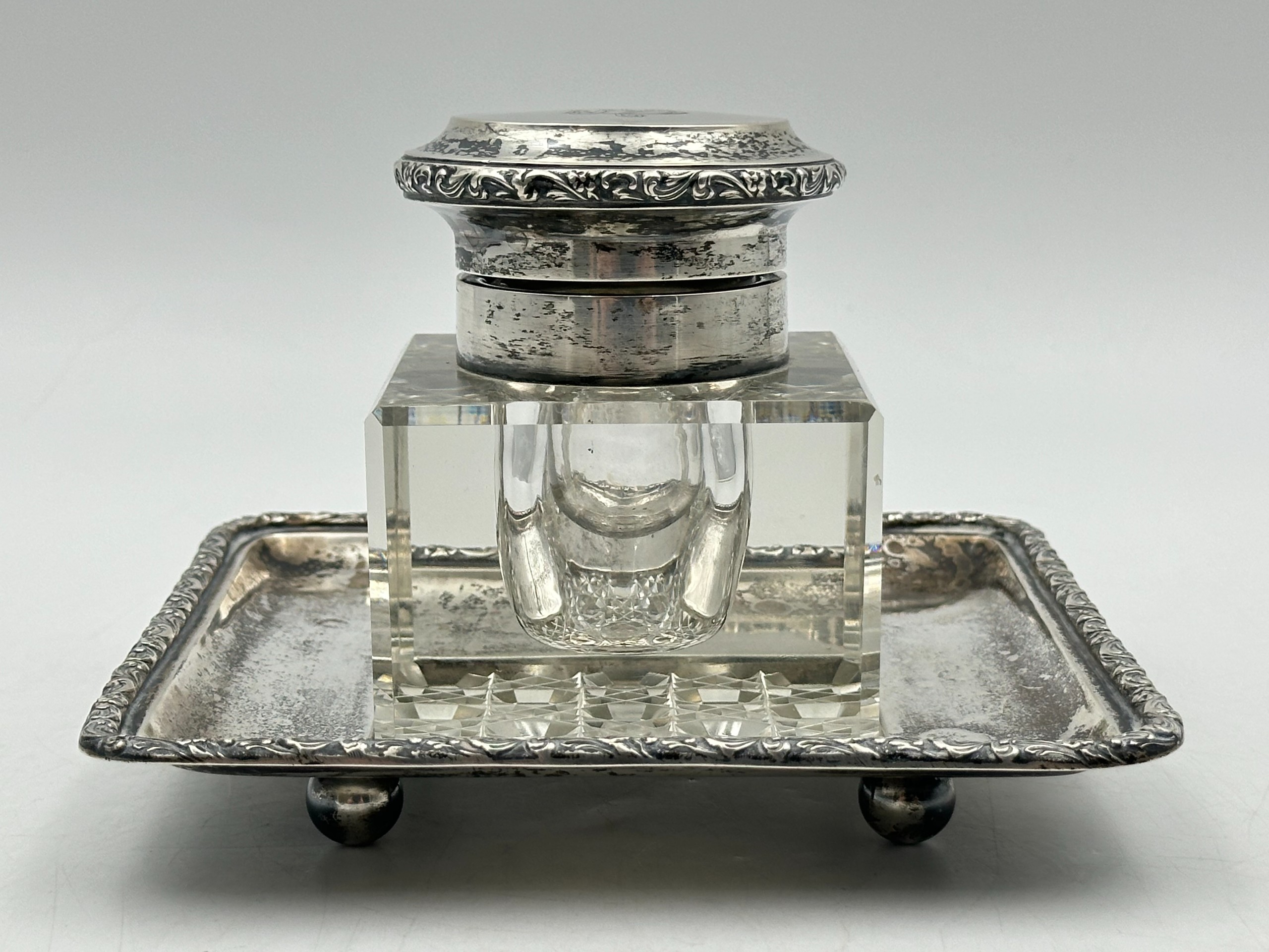 Mustesetti - Huutokauppa Ekman