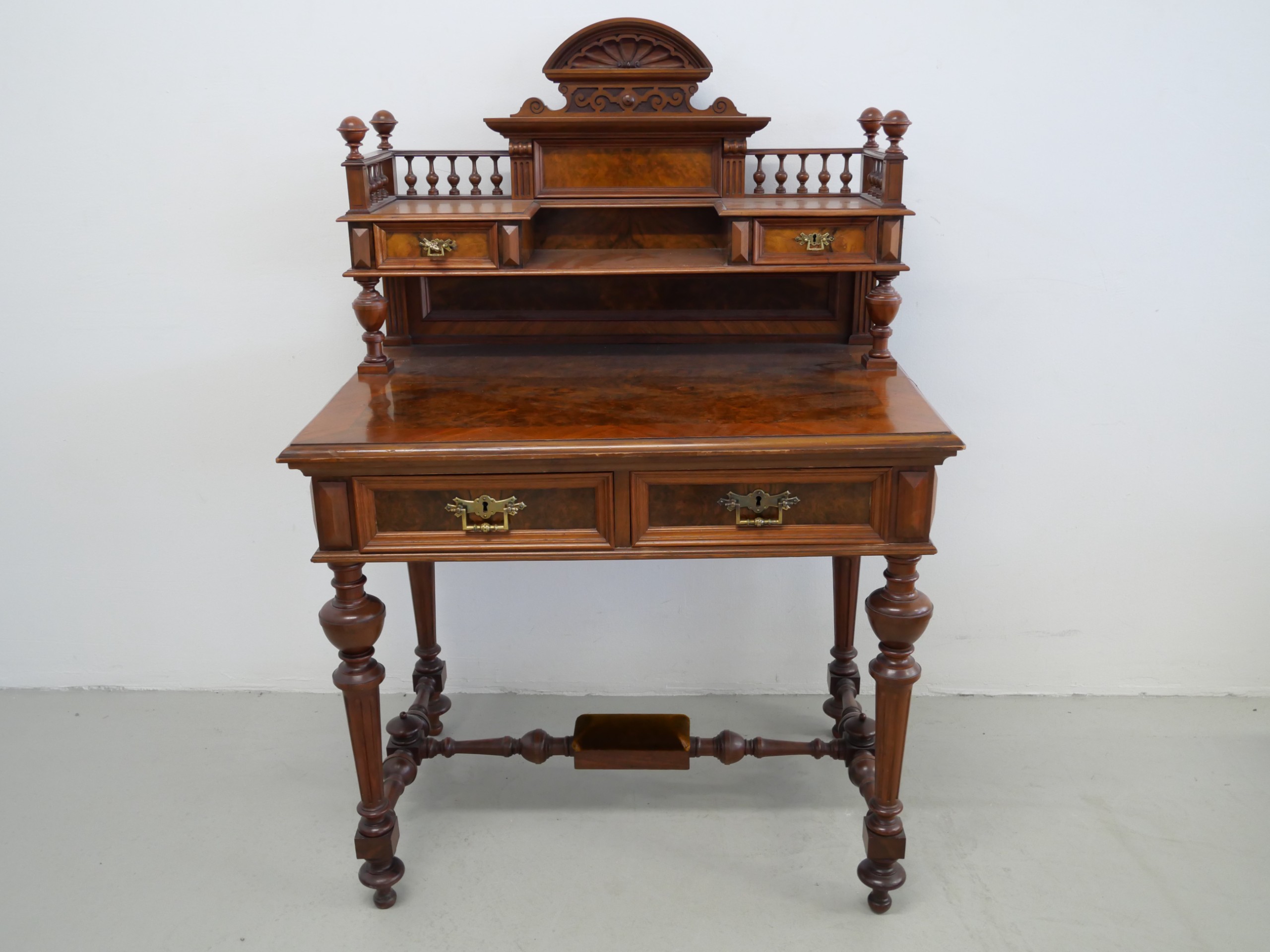 *Antiikkipöytä uusrenesanssi - Huutokauppa Ekman