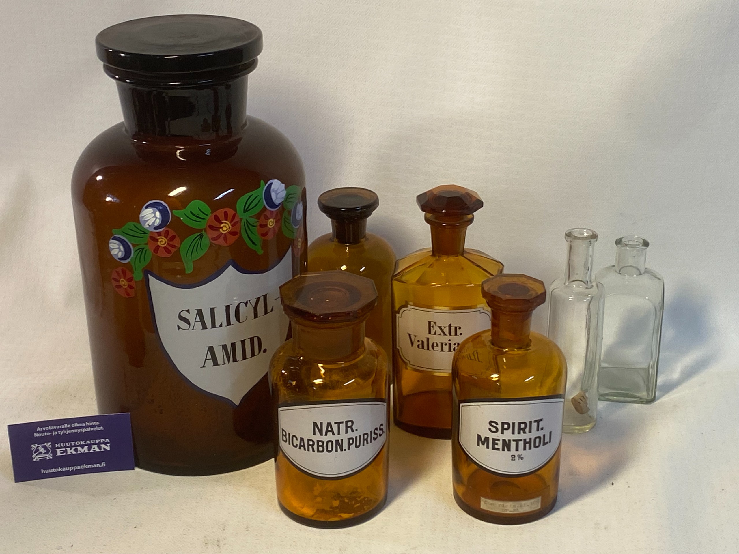 Apteekkipullot - Huutokauppa Ekman